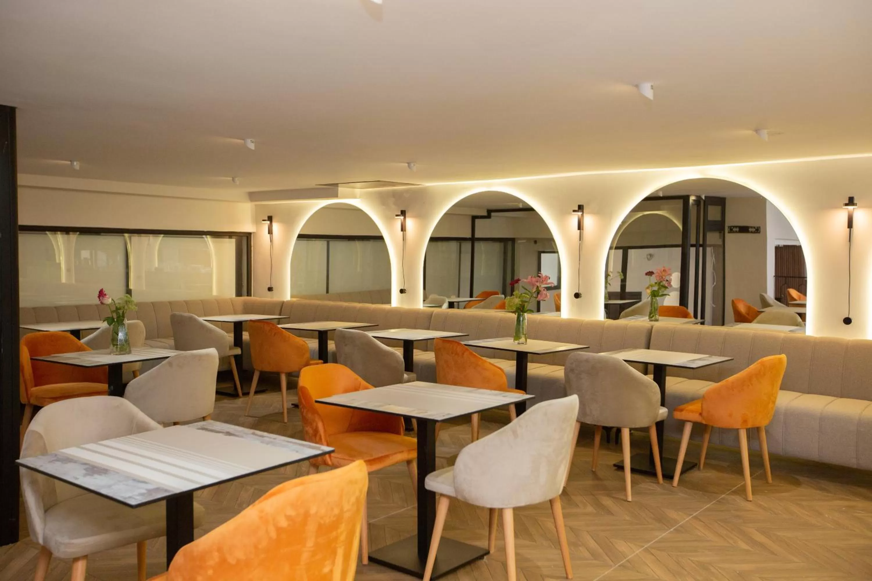 Restaurant/places to eat in Le M Hôtel