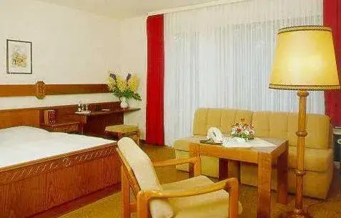 Bed in Hotel Grüner Jäger