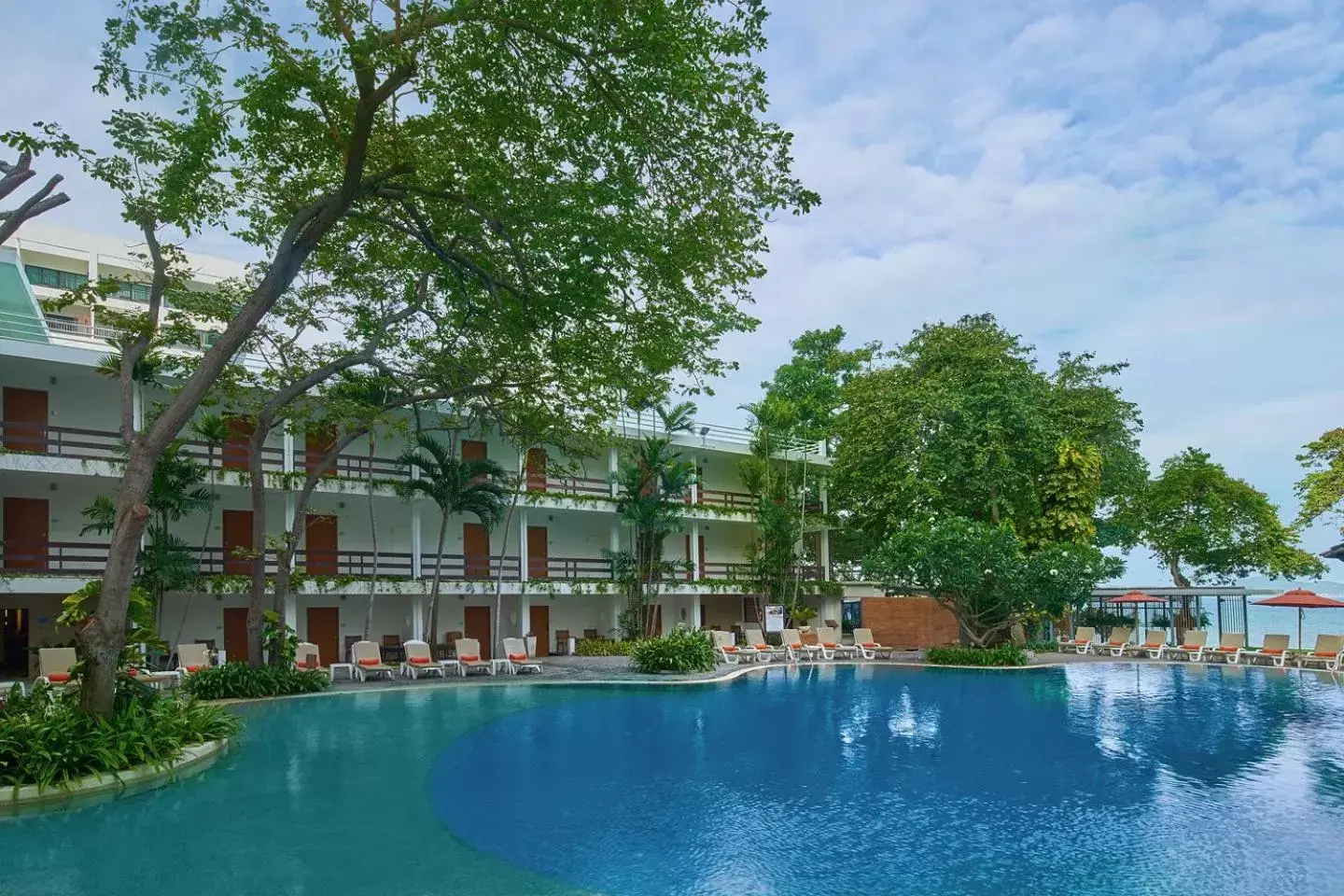 Property building in Cosy Beach Hotel - SHA Extra Plus Property building in Cosy Beach Hotel - SHA Extra Plus