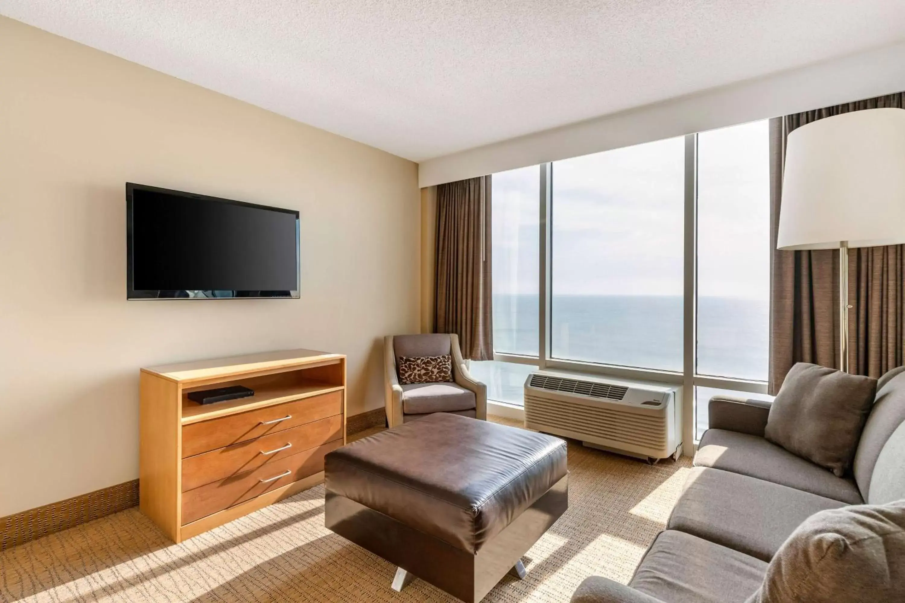 Living room, Seating Area in Hilton Vacation Club Ocean Beach Club Virginia Beach