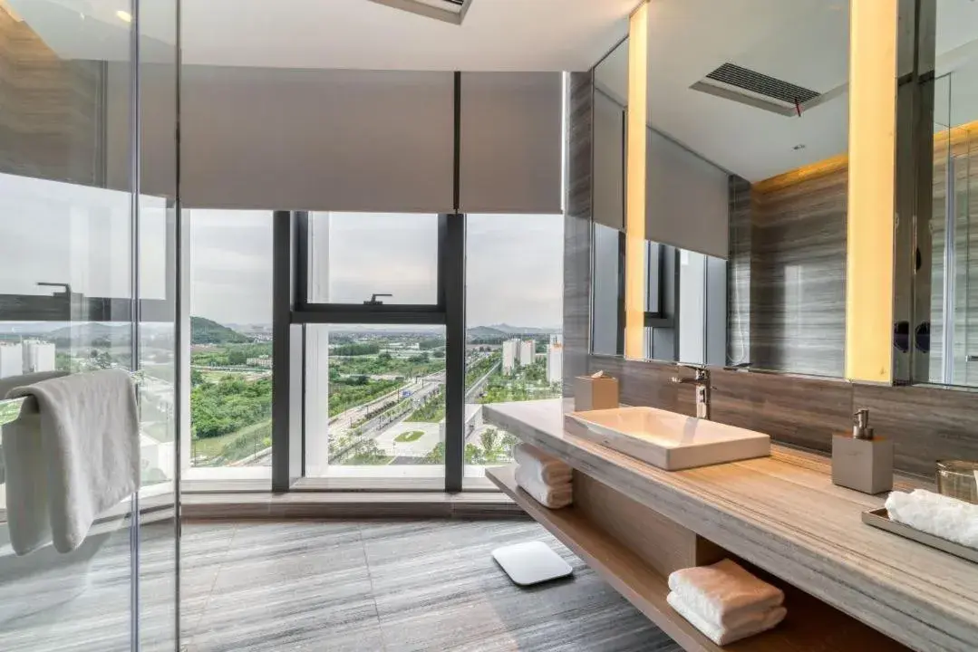 Bathroom in Courtyard by Marriott Hangzhou Xihu