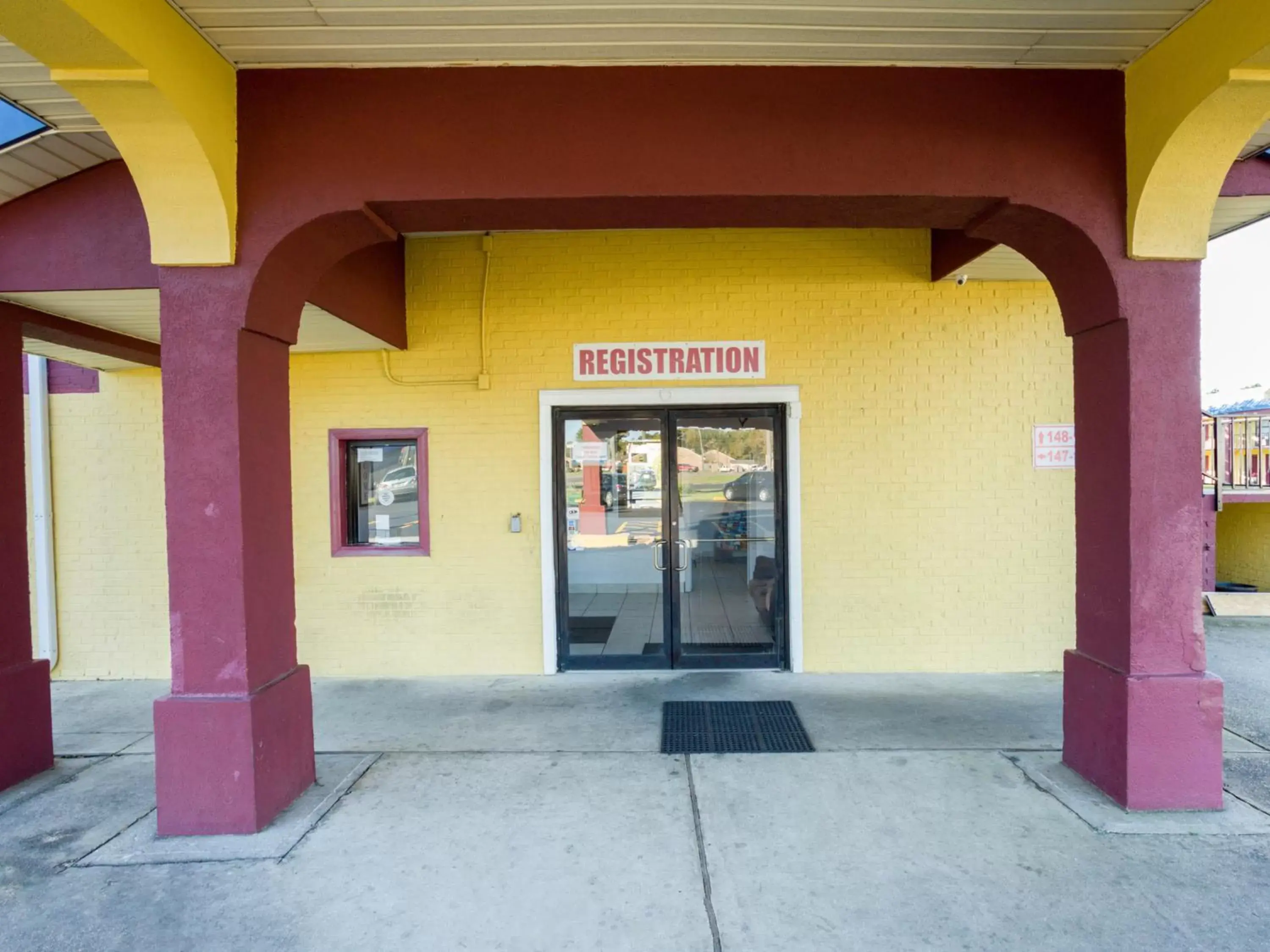 Facade/entrance in OYO Hotel Pensacola I-10 & Hwy 29