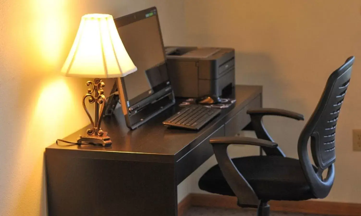 Business facilities, Business Area/Conference Room in River Valley Inn & Suites