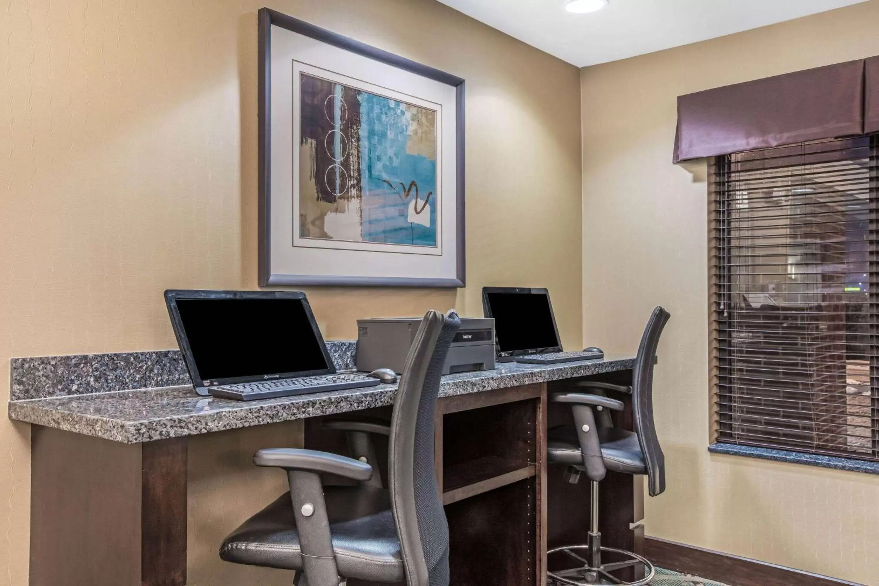 Business facilities in La Quinta by Wyndham Sioux Falls