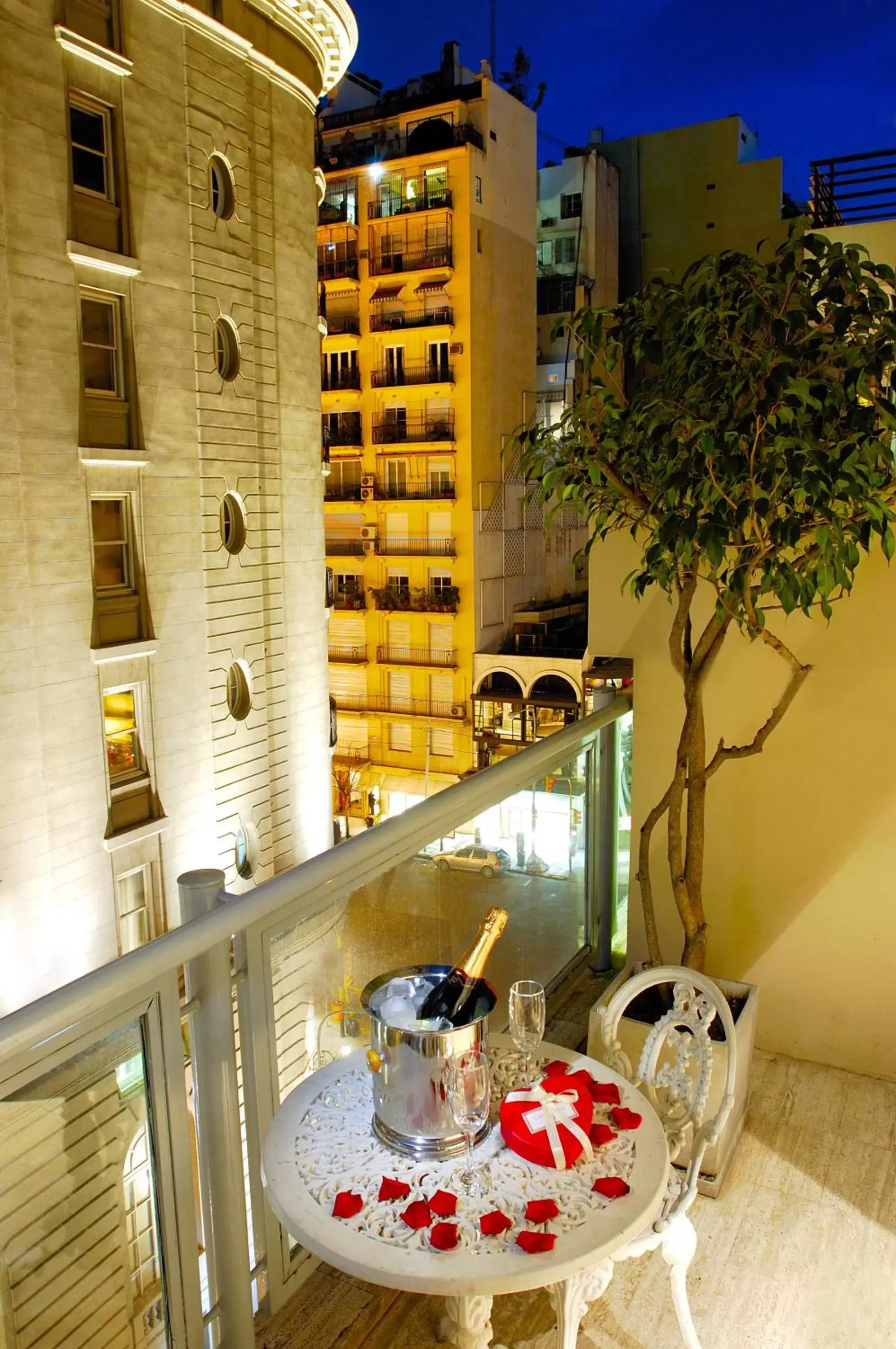 Balcony/Terrace, Dining Area in Ulises Recoleta Suites