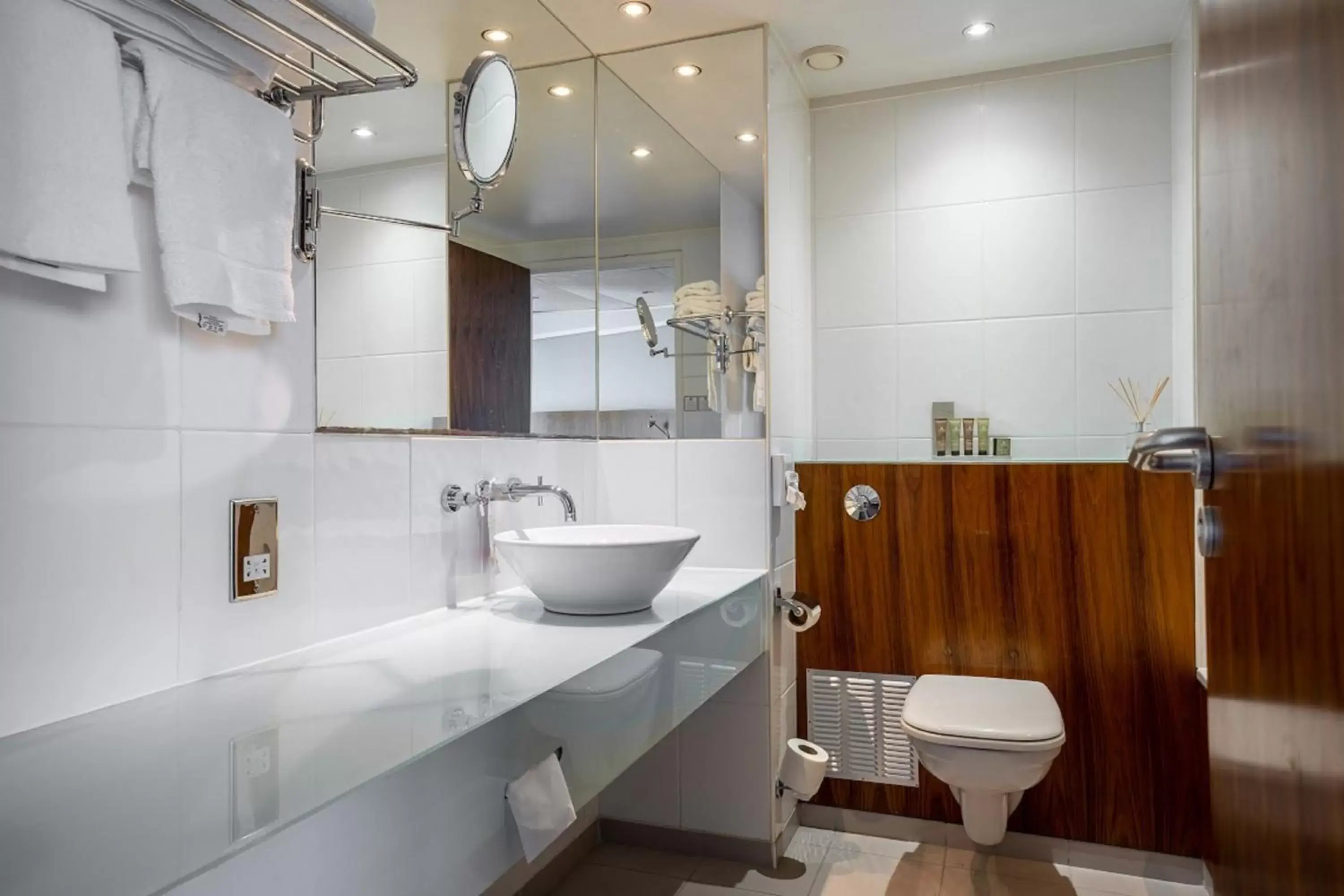 Bathroom in Holiday Inn London Camden Lock, an IHG Hotel