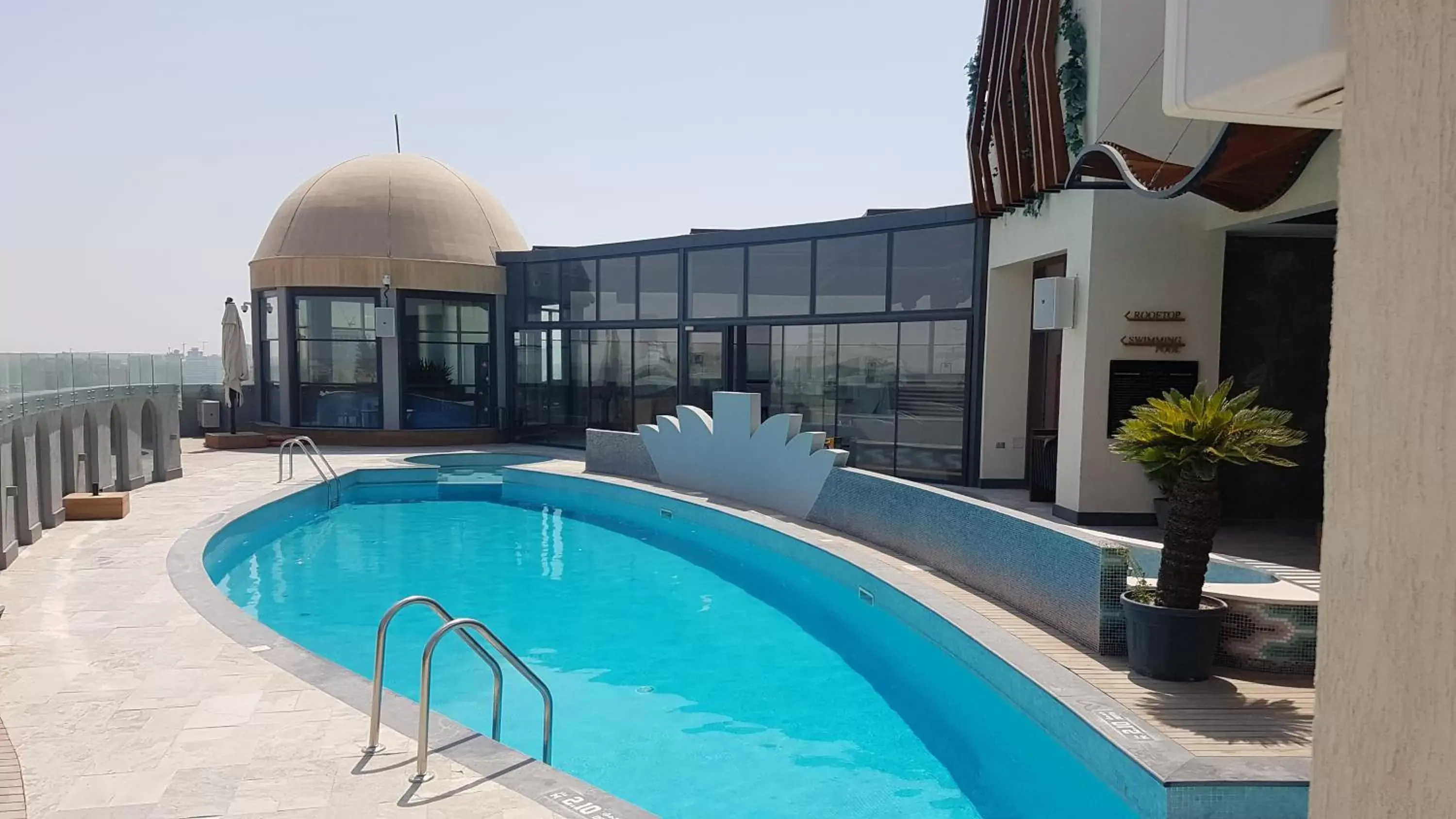 Swimming Pool in Horizon Manor Hotel