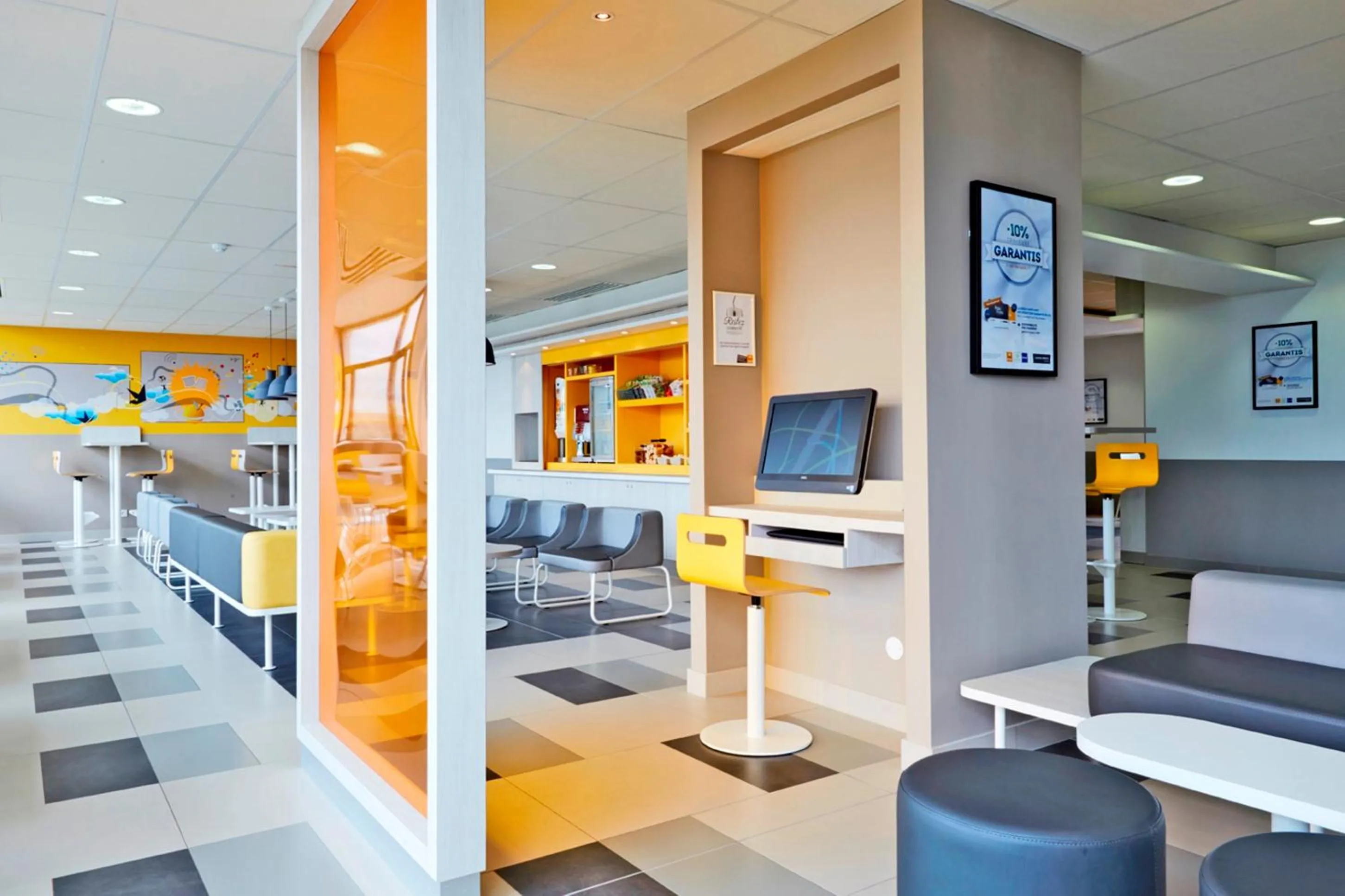 Communal lounge/ TV room in Première Classe Thionville