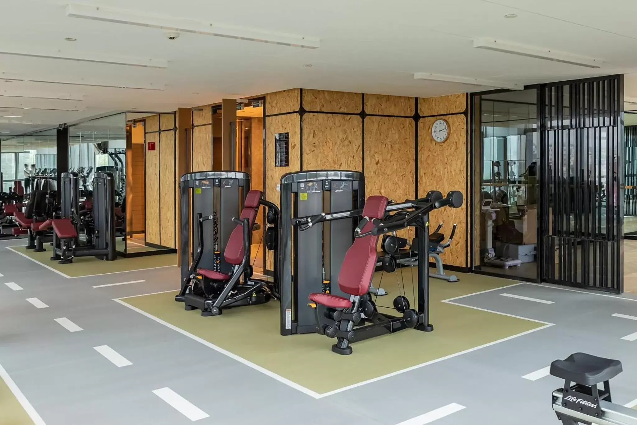 Spa and wellness centre/facilities, Fitness Center/Facilities in Holiday Inn Guangzhou South Lake, an IHG Hotel