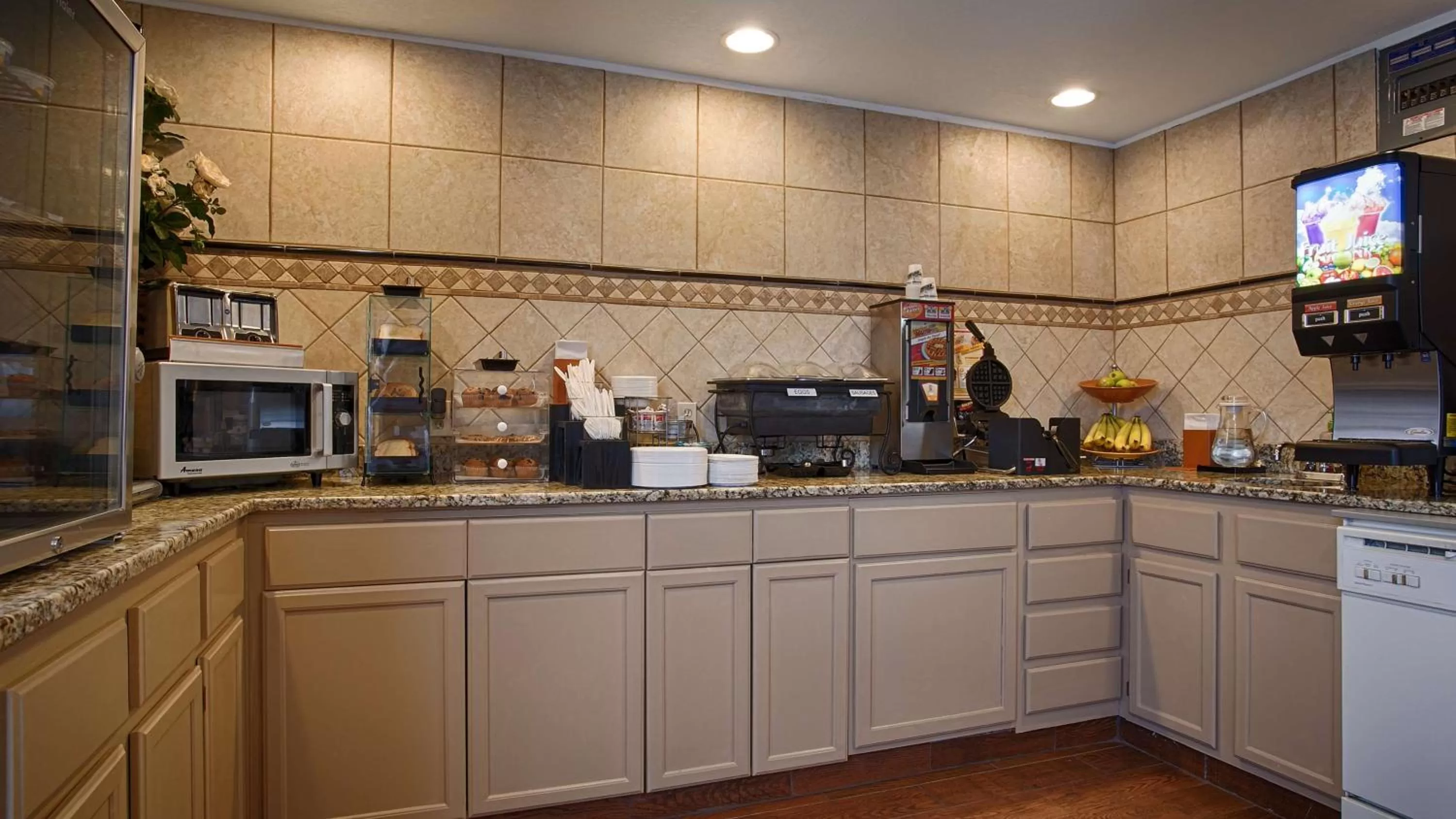 Restaurant/places to eat in SureStay Hotel by Best Western Ottawa