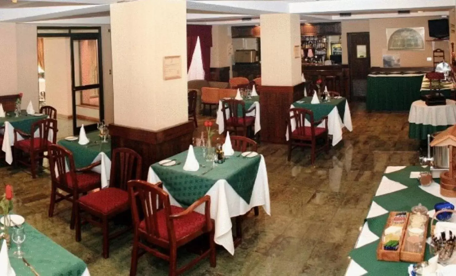 Restaurant/Places to Eat in Hotel Diego de Almagro Los Angeles