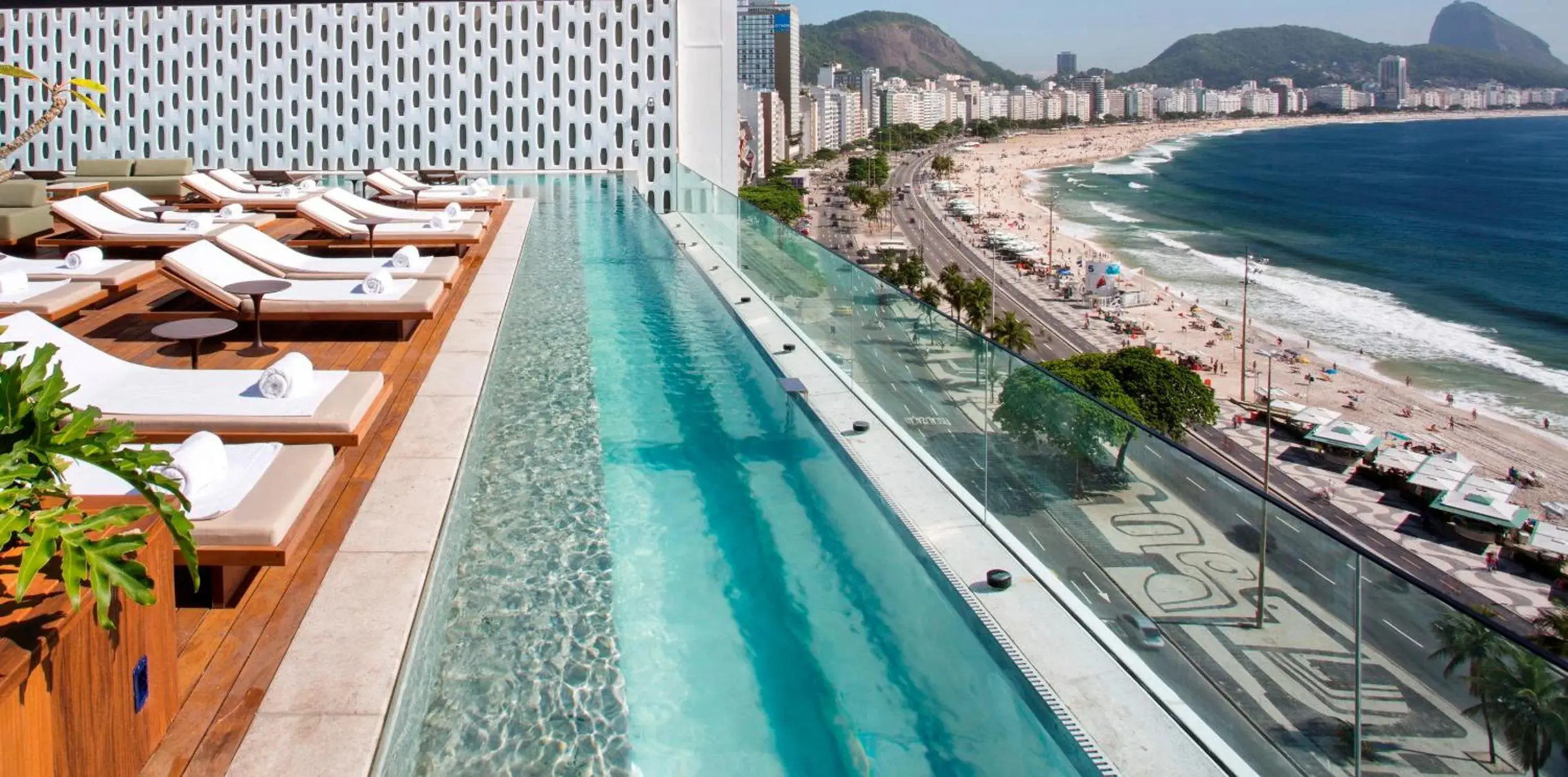 Swimming Pool in Emiliano Hotel Rio de Janeiro