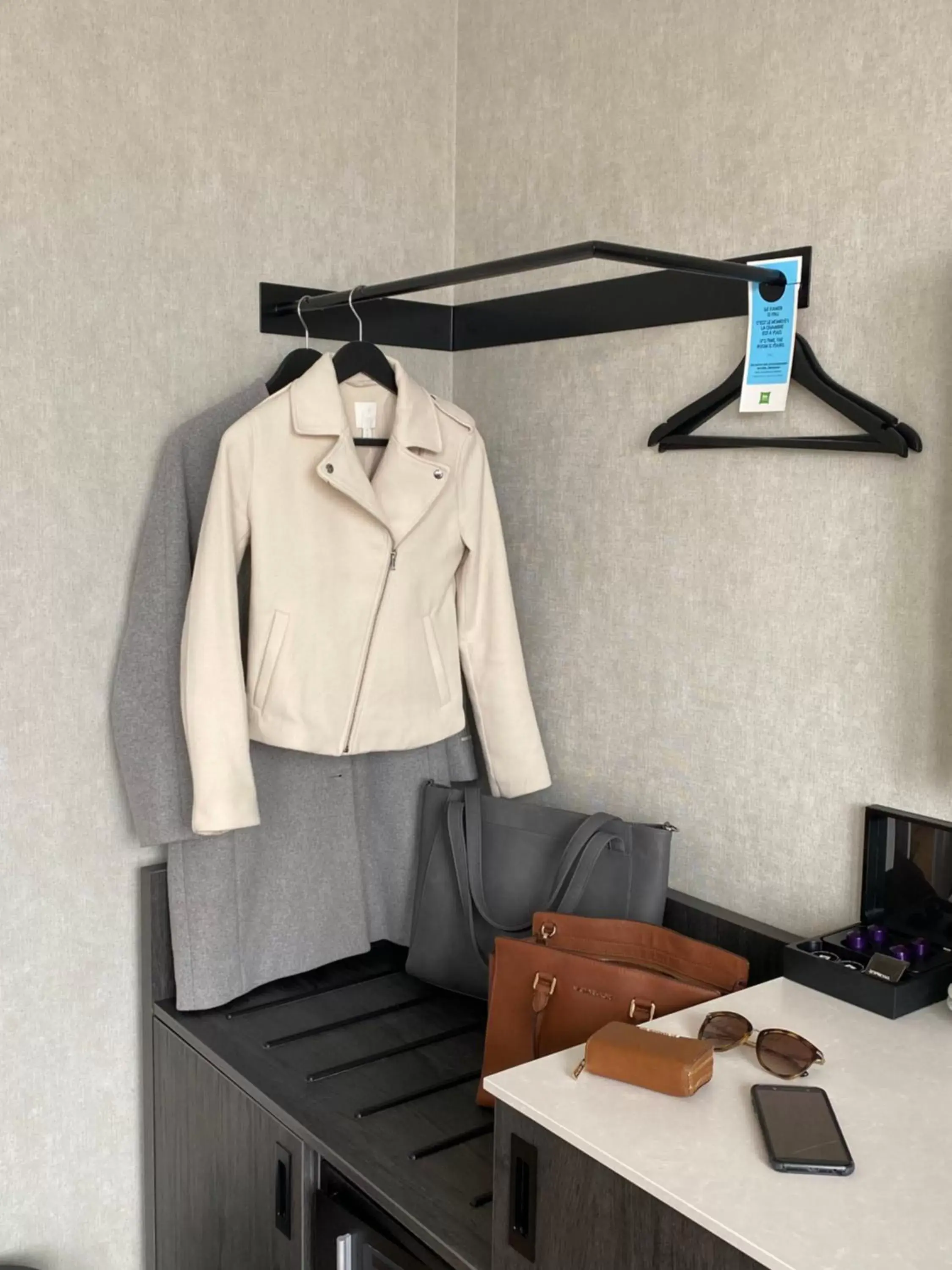 wardrobe in ibis Styles Den Haag Scheveningen