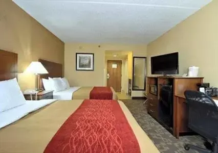 Queen Room with Two Queen Beds - Non-Smoking in Comfort Inn Thomasville I-85