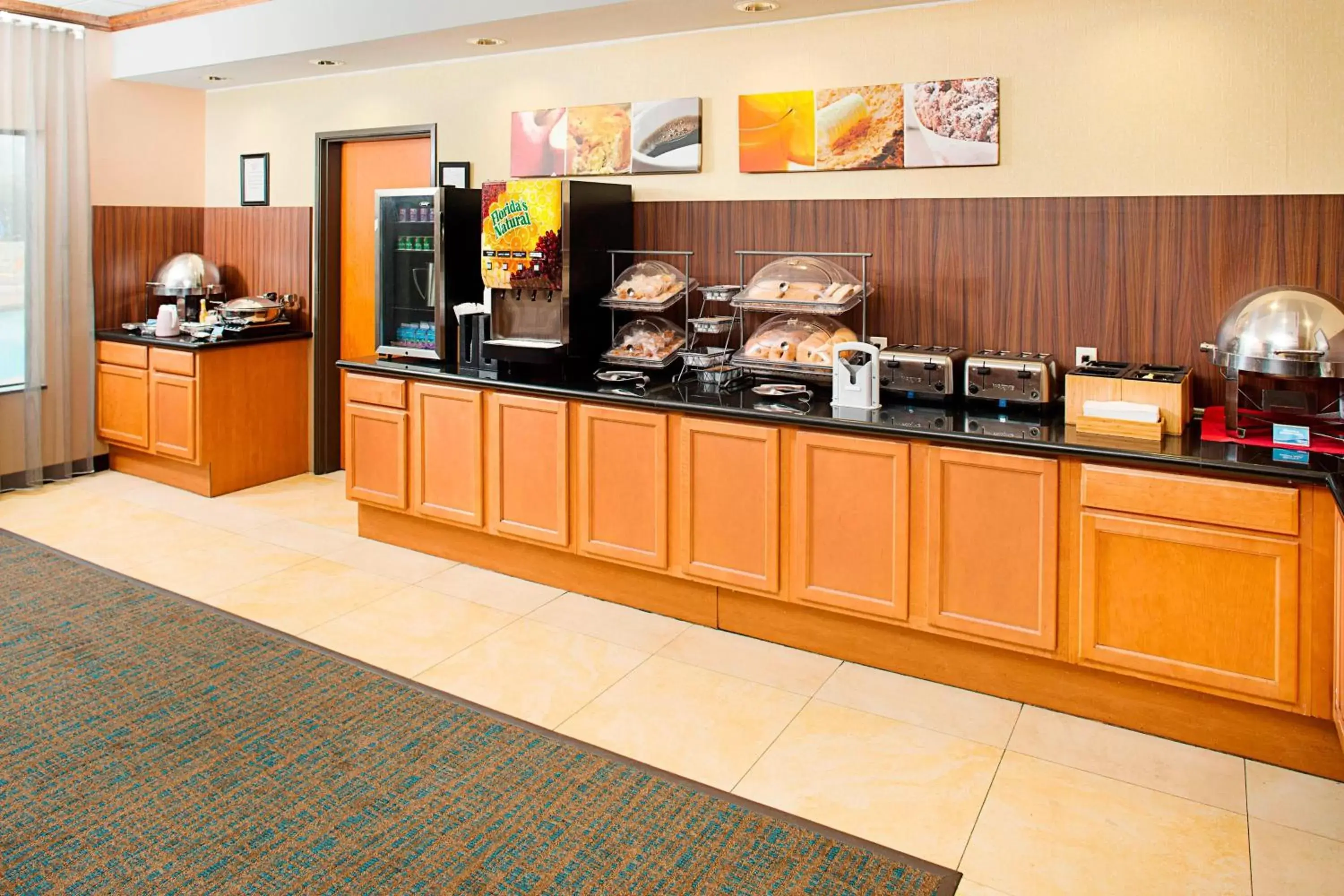 Breakfast, Restaurant/Places to Eat in Fairfield Inn & Suites by Marriott San Antonio SeaWorld / Westover Hills