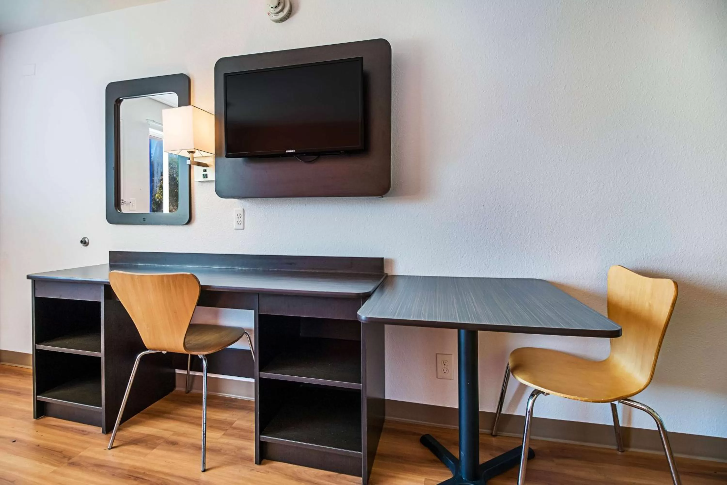 TV and multimedia in Motel 6-Corpus Christi, TX - Northwest