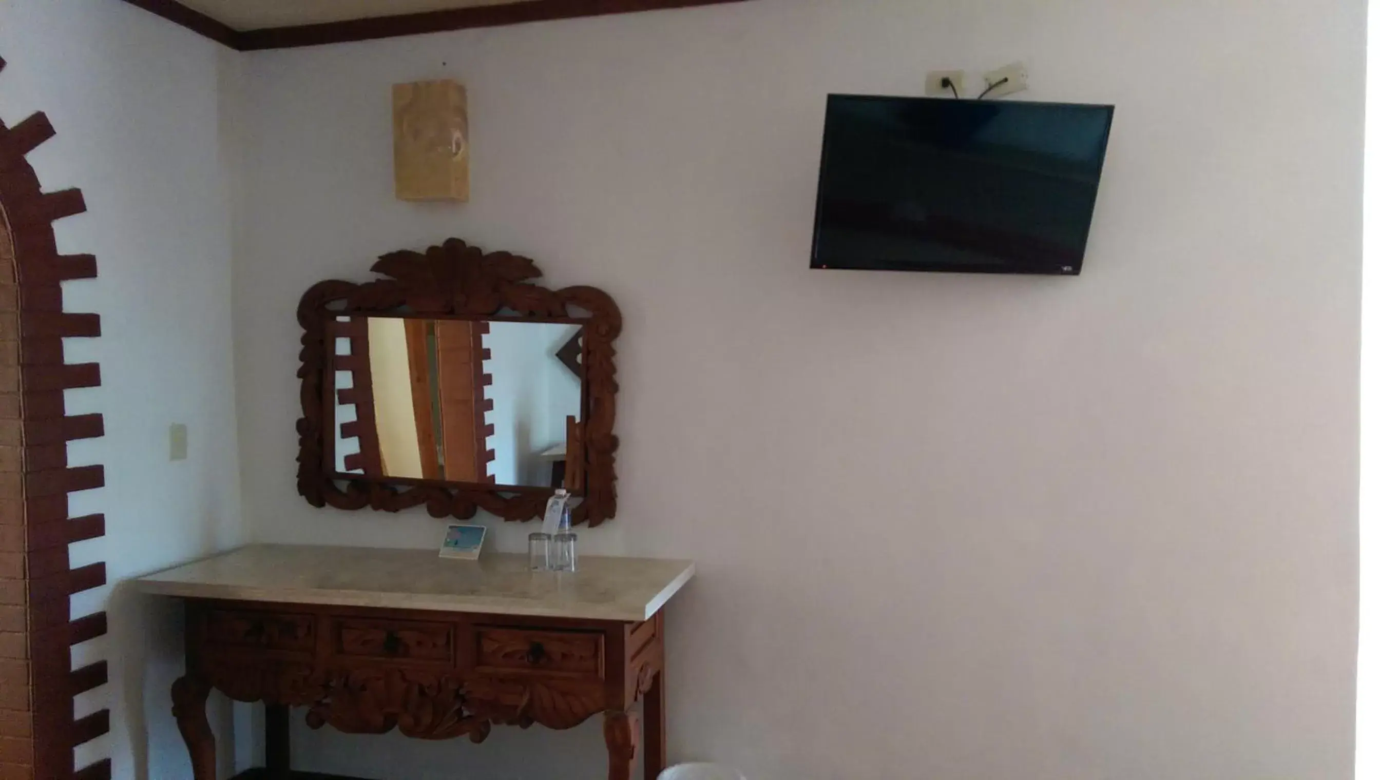 TV and multimedia, TV/Entertainment Center in Ecotel Quinta Regia