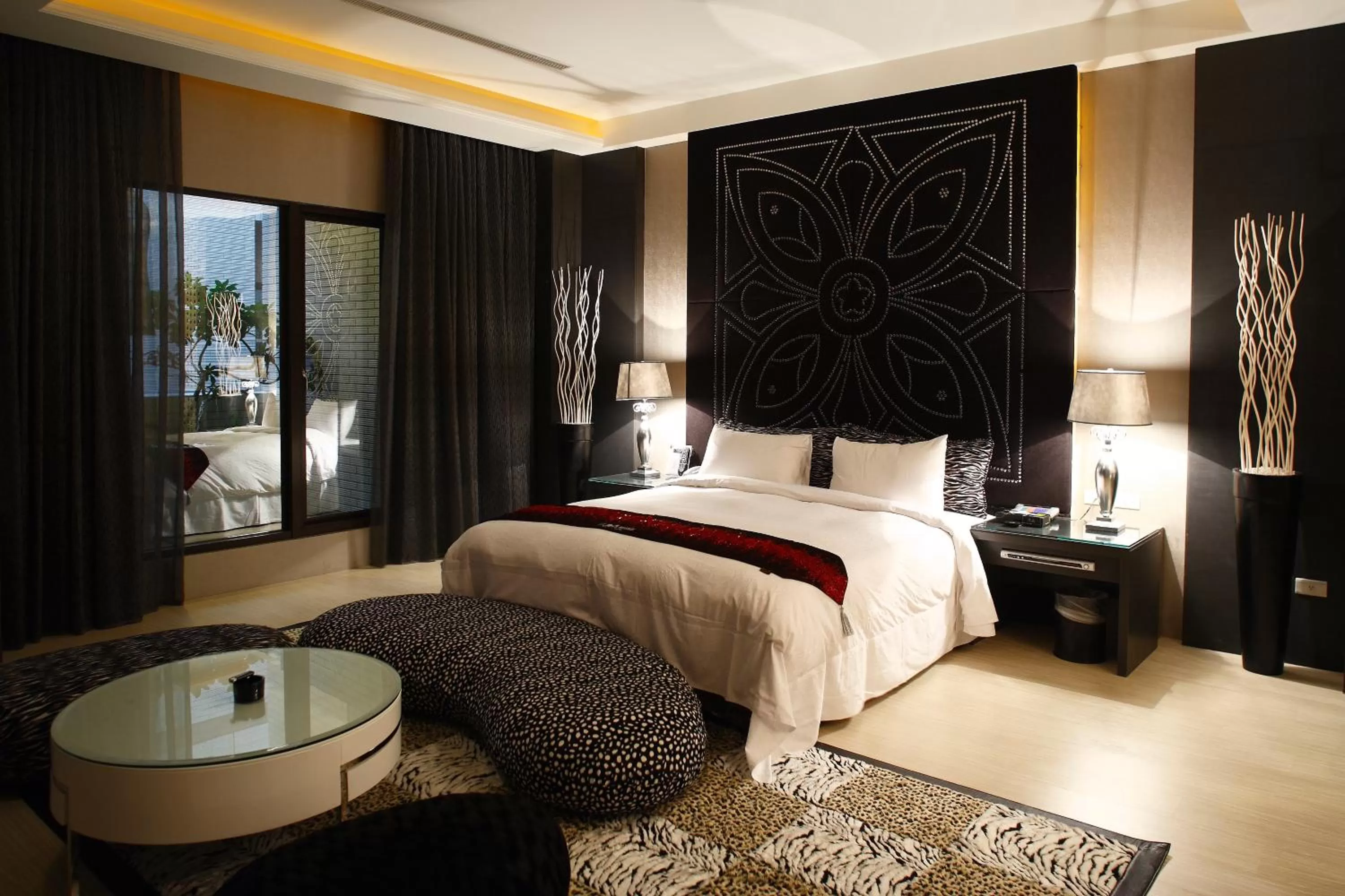 Photo of the whole room, Bed in Dryad Motel