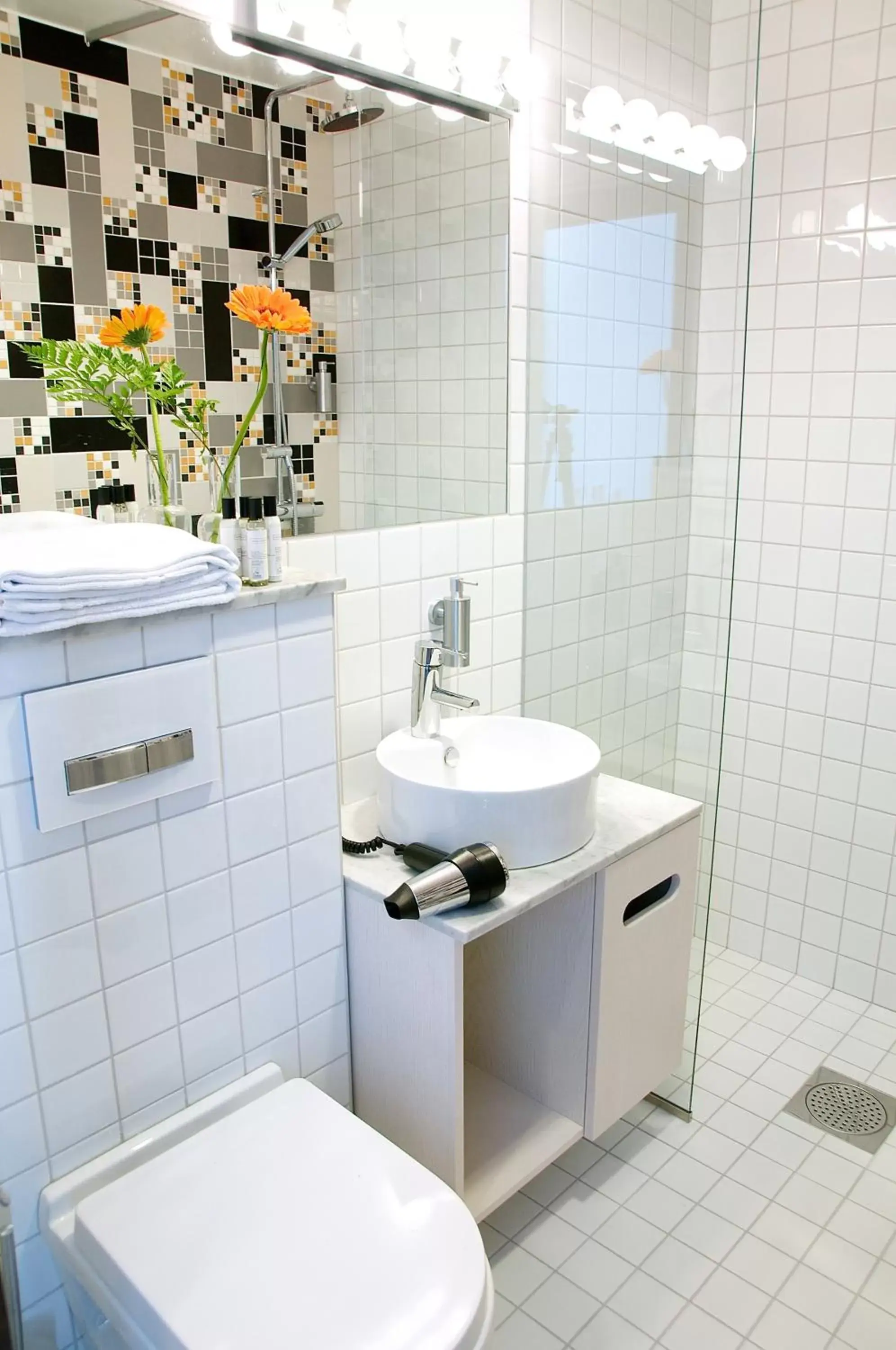 Shower, Bathroom in Best Western The Public Hotel