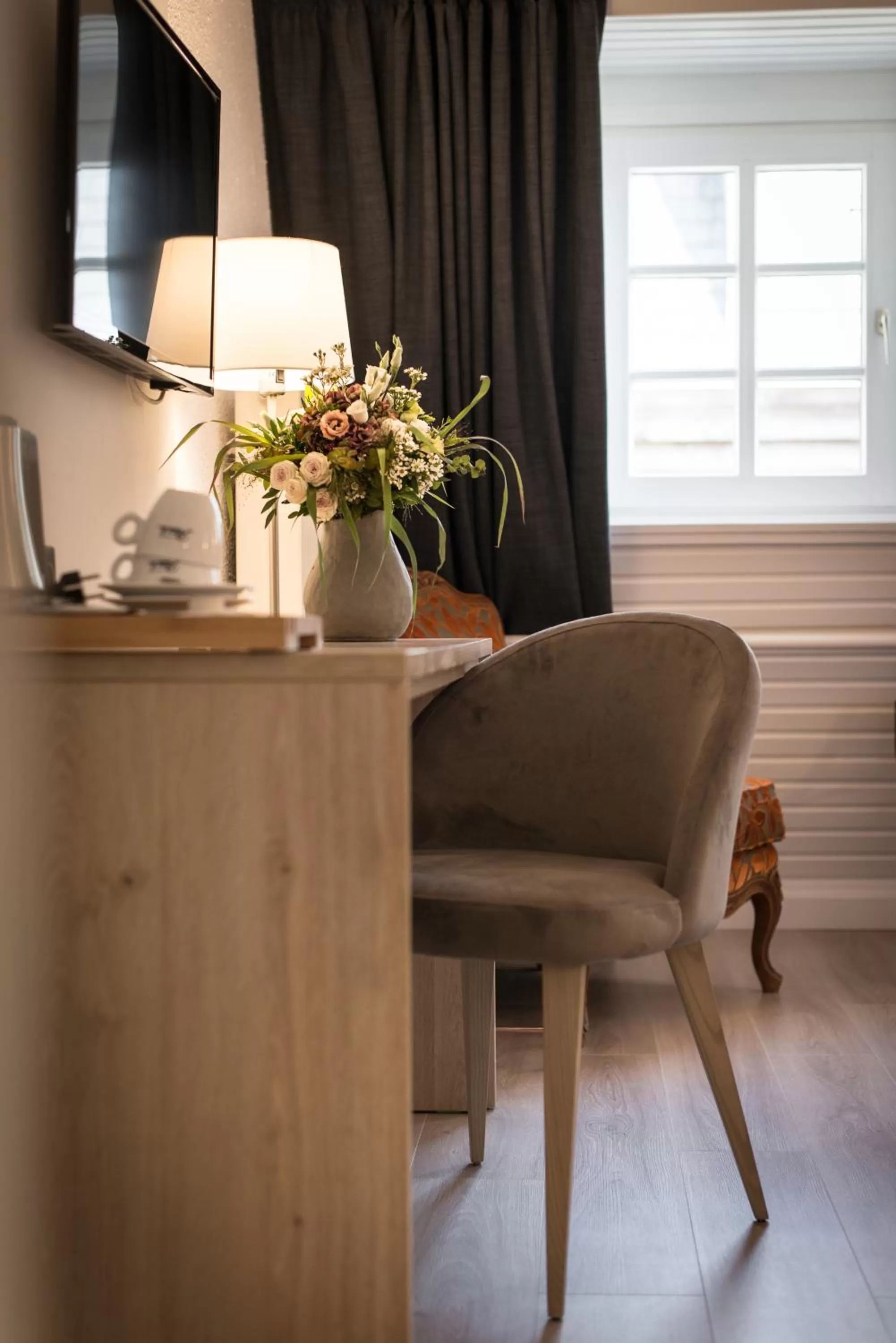 Coffee/tea facilities in Hôtel Le Rohan, centre Cathédrale