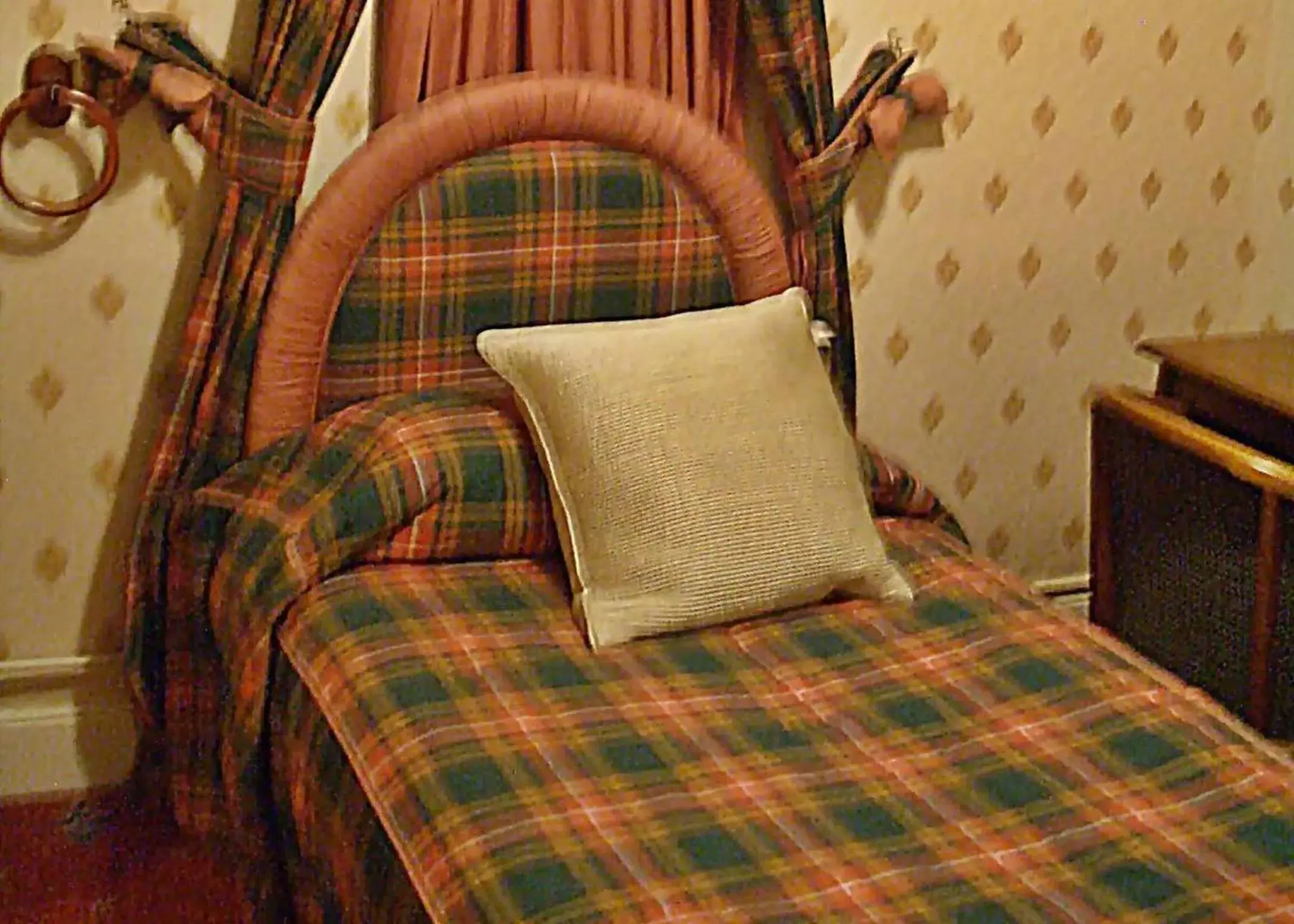 Bedroom, Bed in Atholl Arms