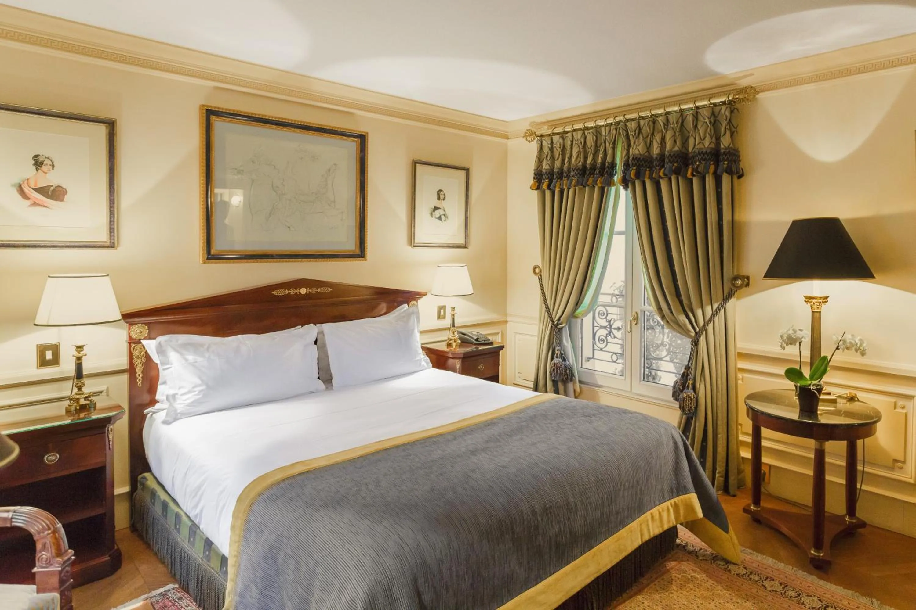 Photo of the whole room, Bed in Hotel Luxembourg Parc