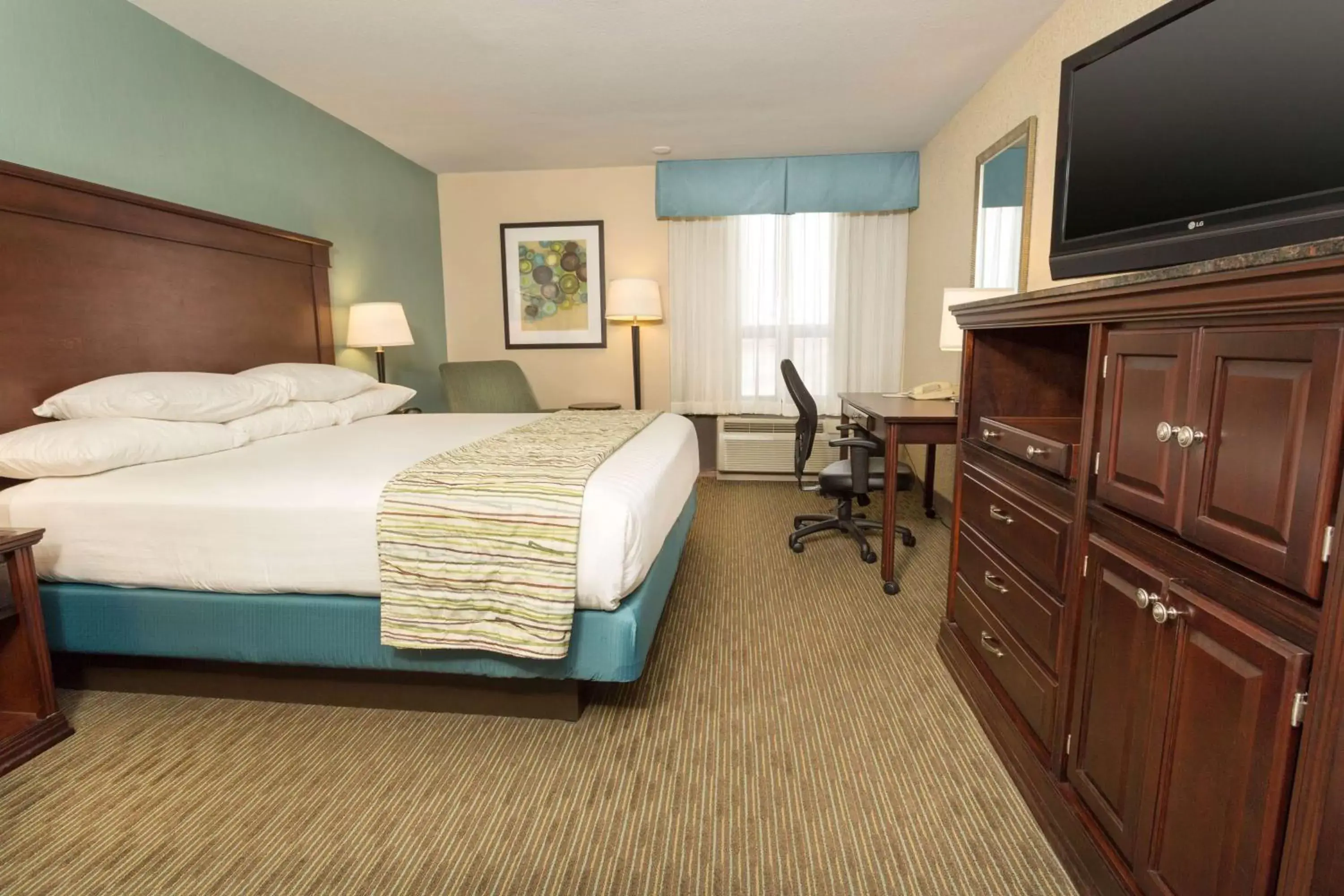Superior King Room with Spa Bath in Troy Inn & Suites Superior King Room with Spa Bath in Troy Inn & Suites