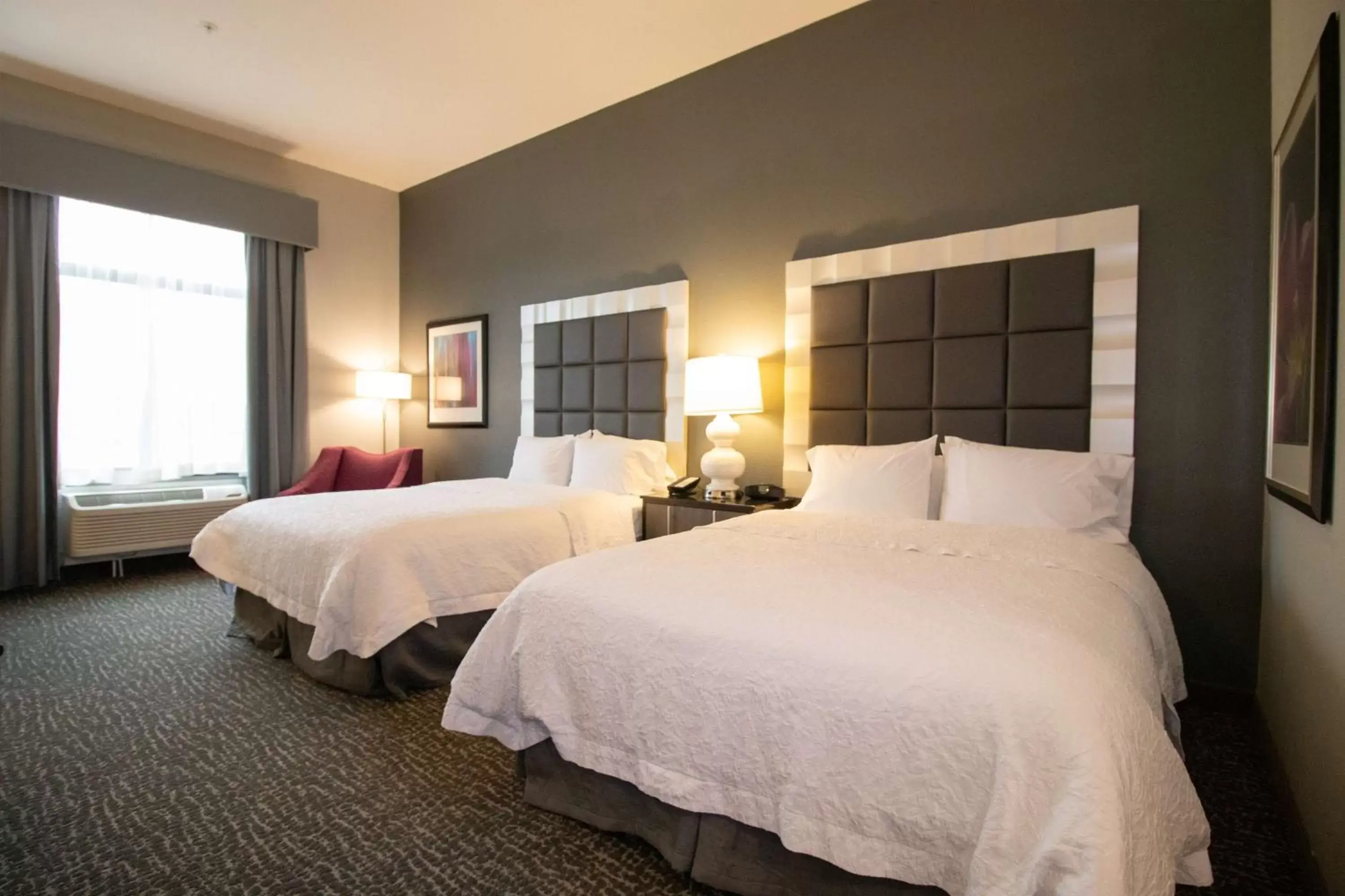 Bed in Hampton Inn Kearney Bed in Hampton Inn Kearney