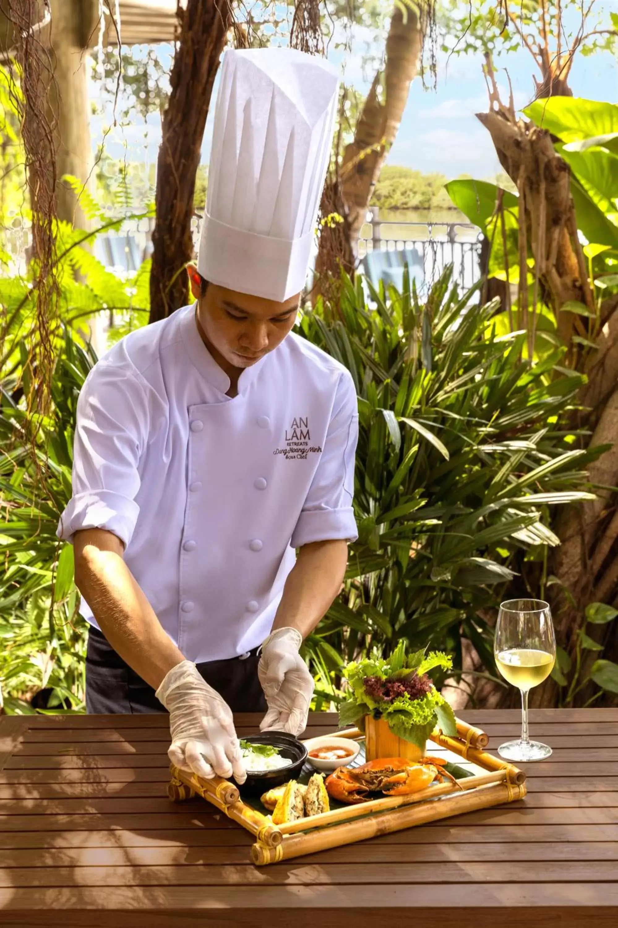 Food and drinks, Staff in An Lam Retreats Saigon River