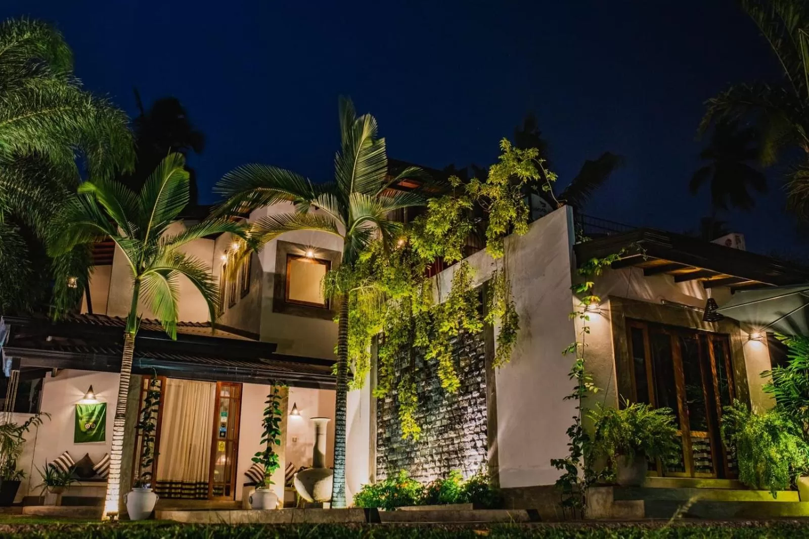 Property building in Villa Dominikku