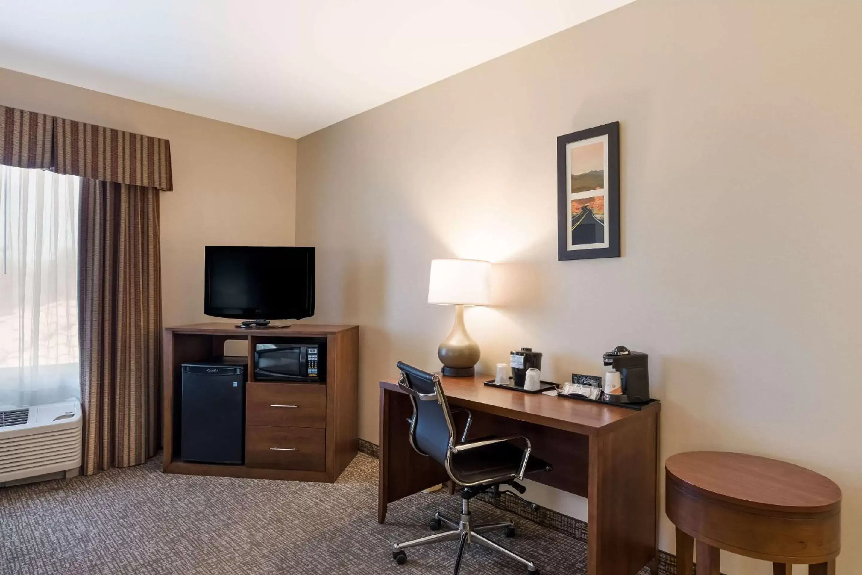 Bedroom, TV/Entertainment Center in Comfort Inn & Suites Las Vegas - Nellis