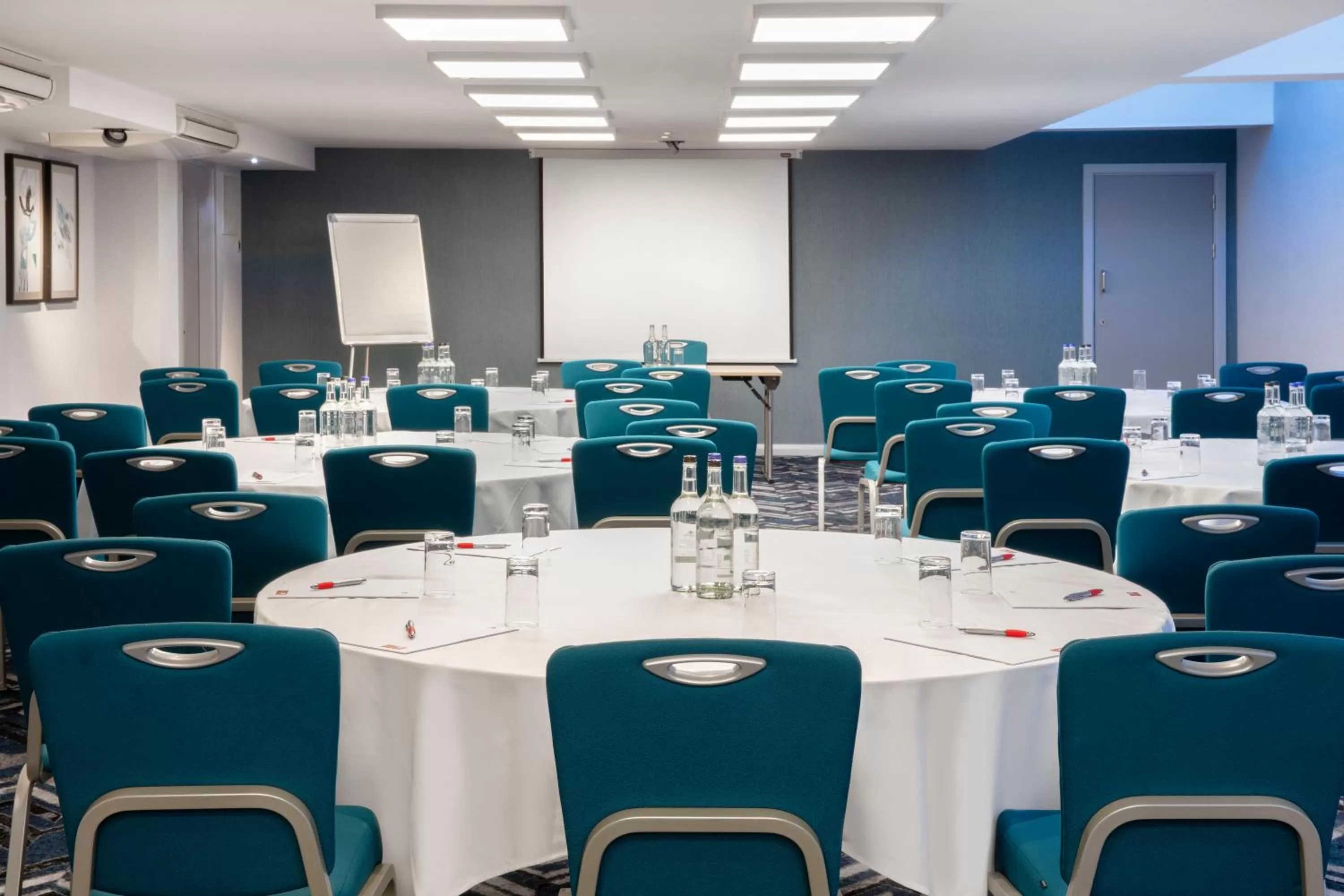 Meeting/conference room in Leonardo London Heathrow Airport