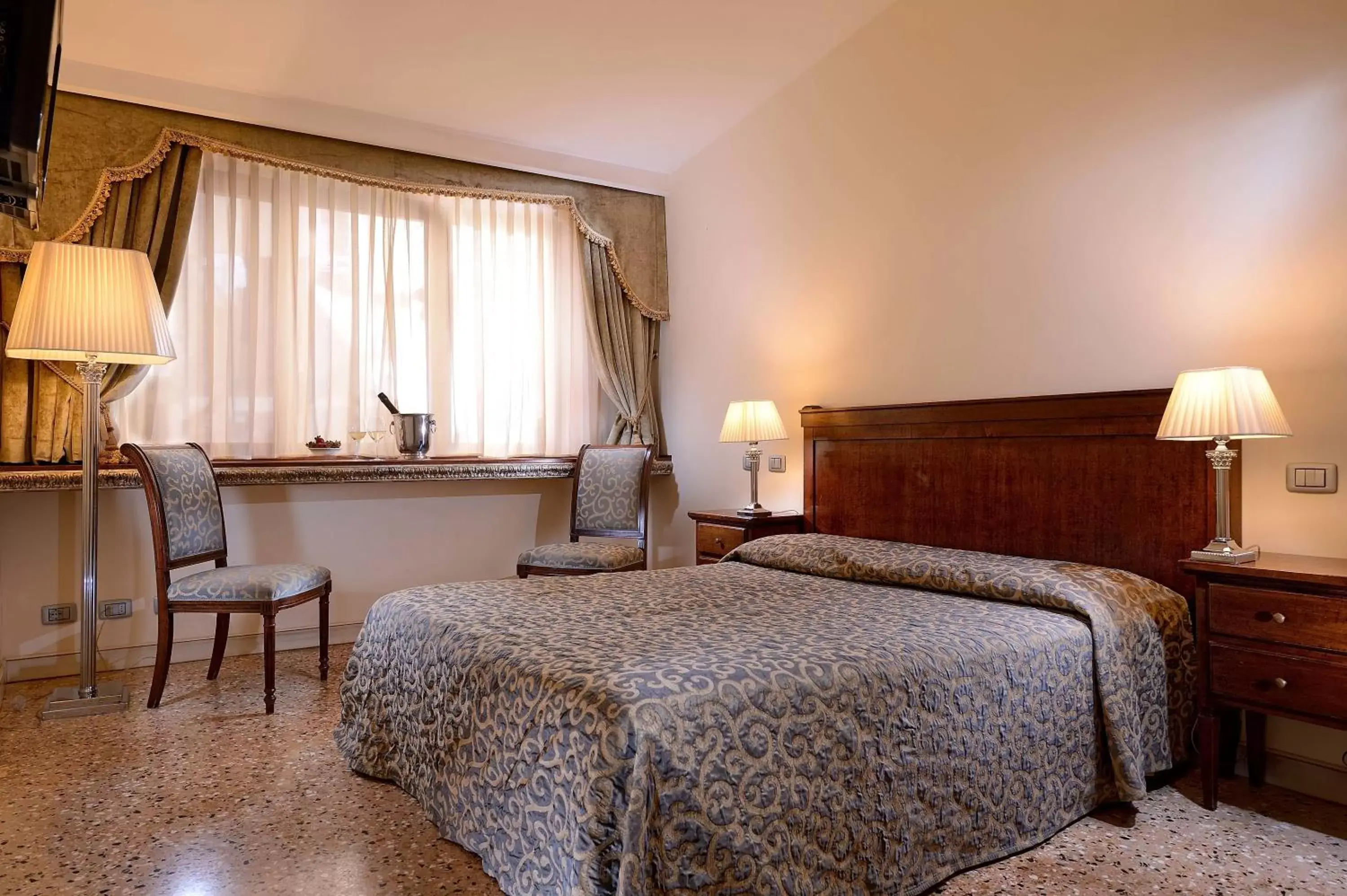 Photo of the whole room, Bed in Hotel Dell'Opera