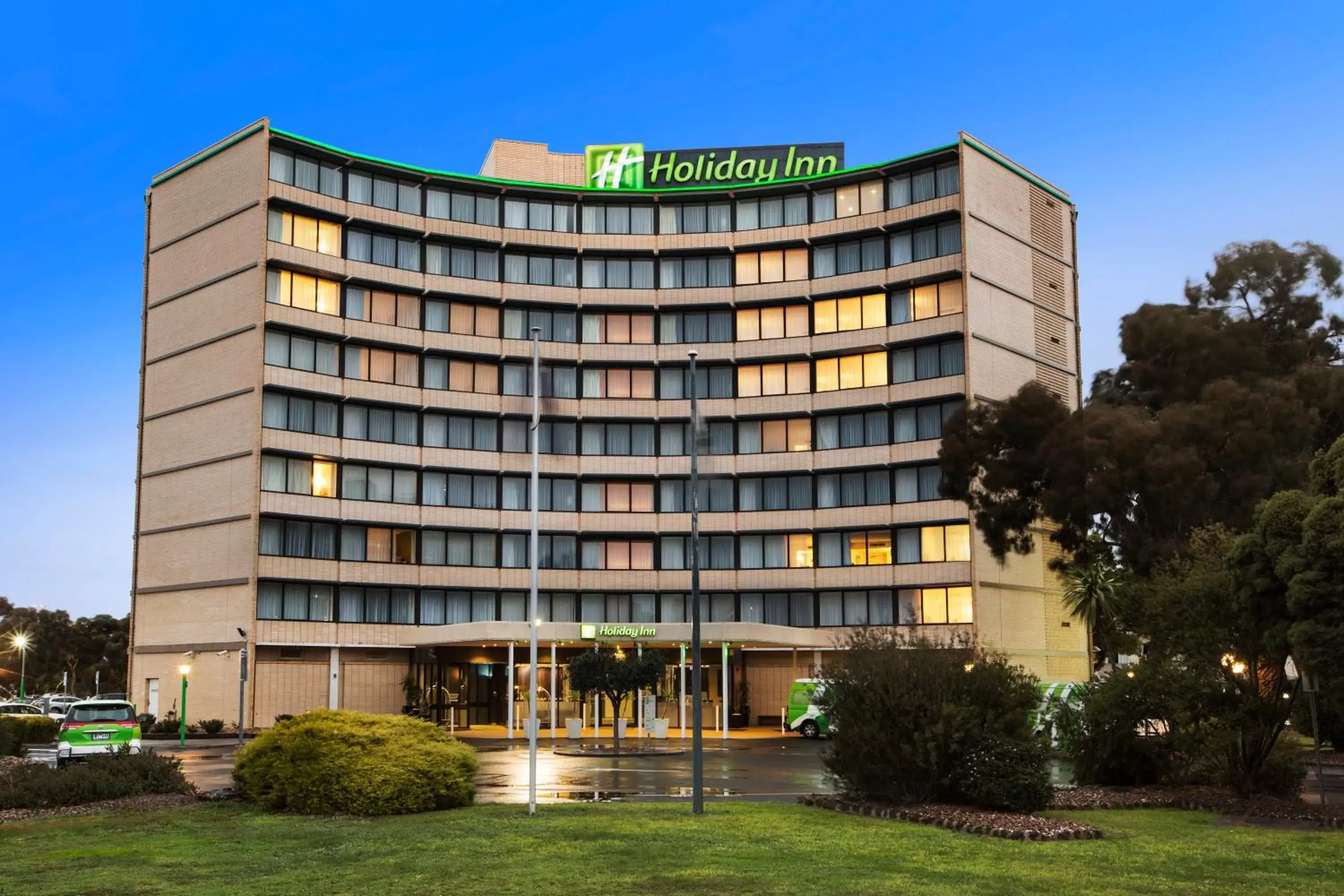 Property Building in Holiday Inn Melbourne Airport, an IHG Hotel