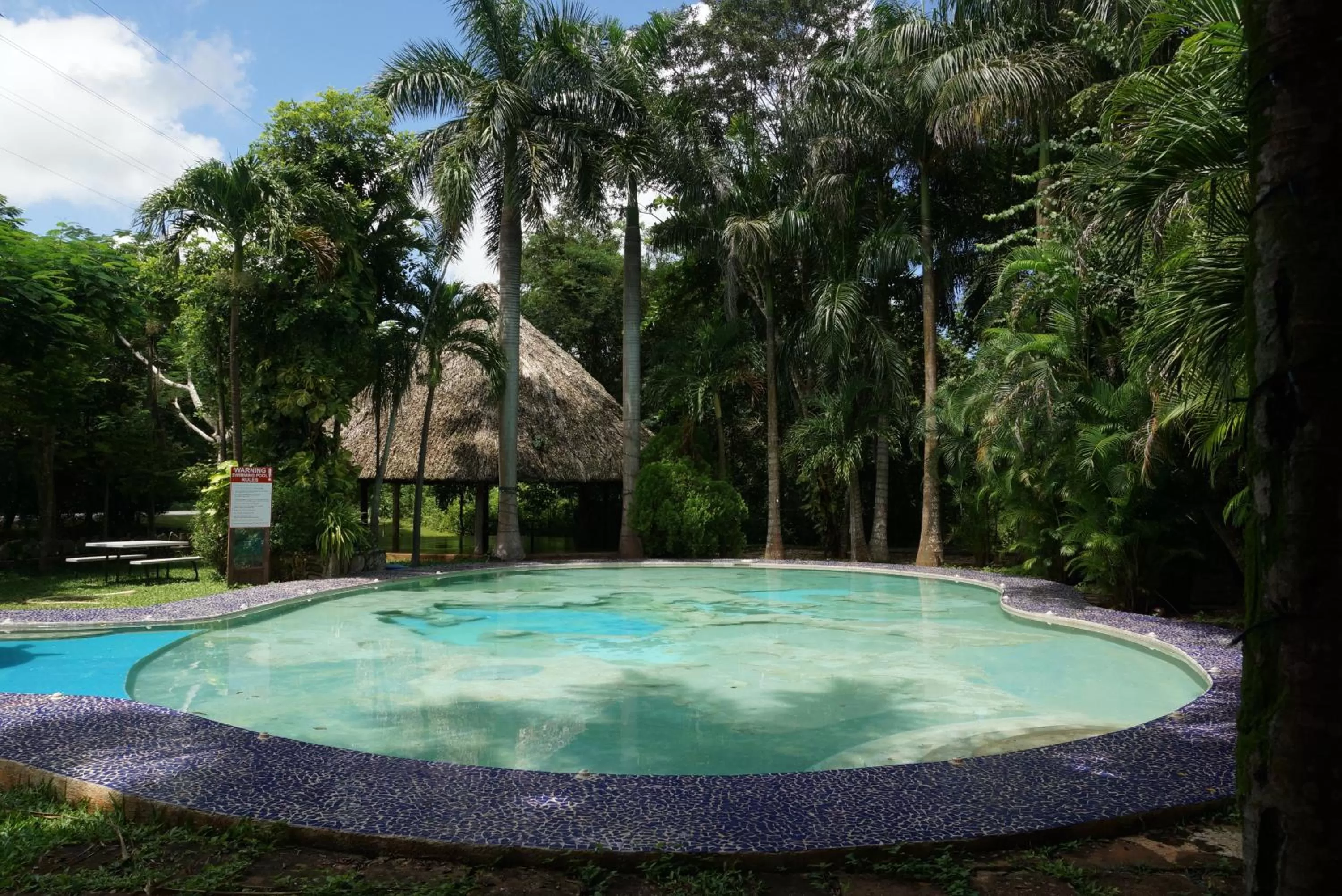 Swimming pool in Hotel Doralba Inn Chichen