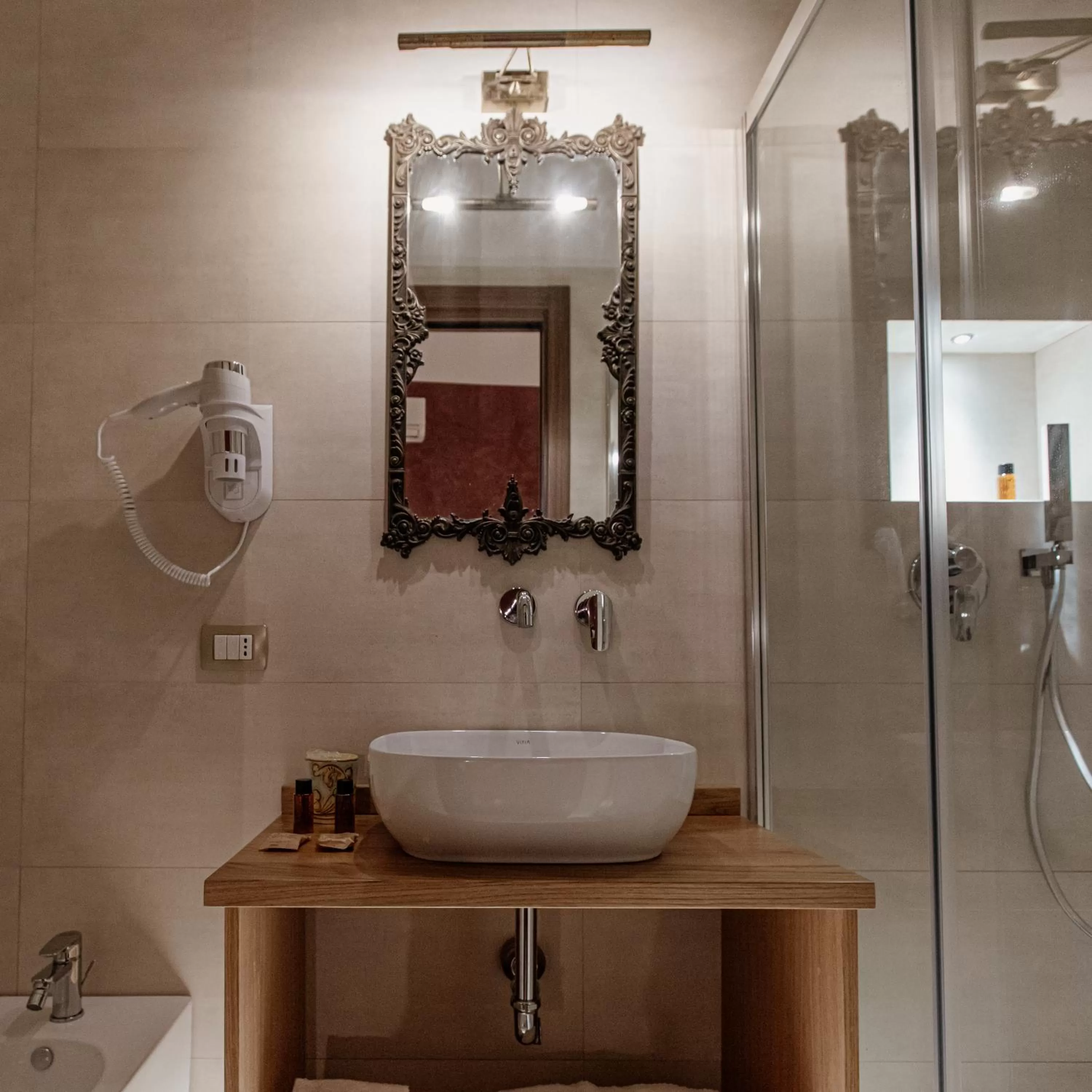 Bathroom in Palazzo Giunta - Porta Marina Ortigia