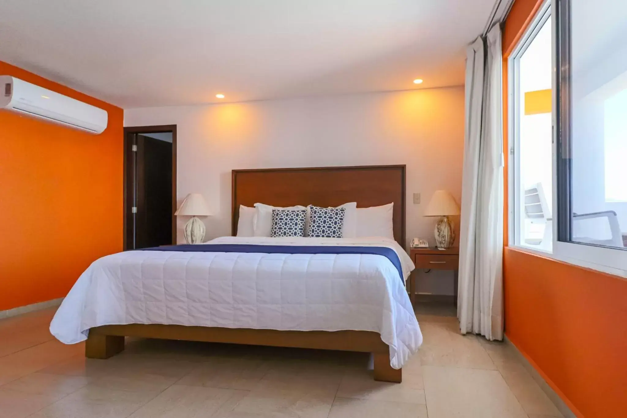 Bed in The Paramar Beachfront Boutique Hotel With Breakfast Included - Downtown Malecon