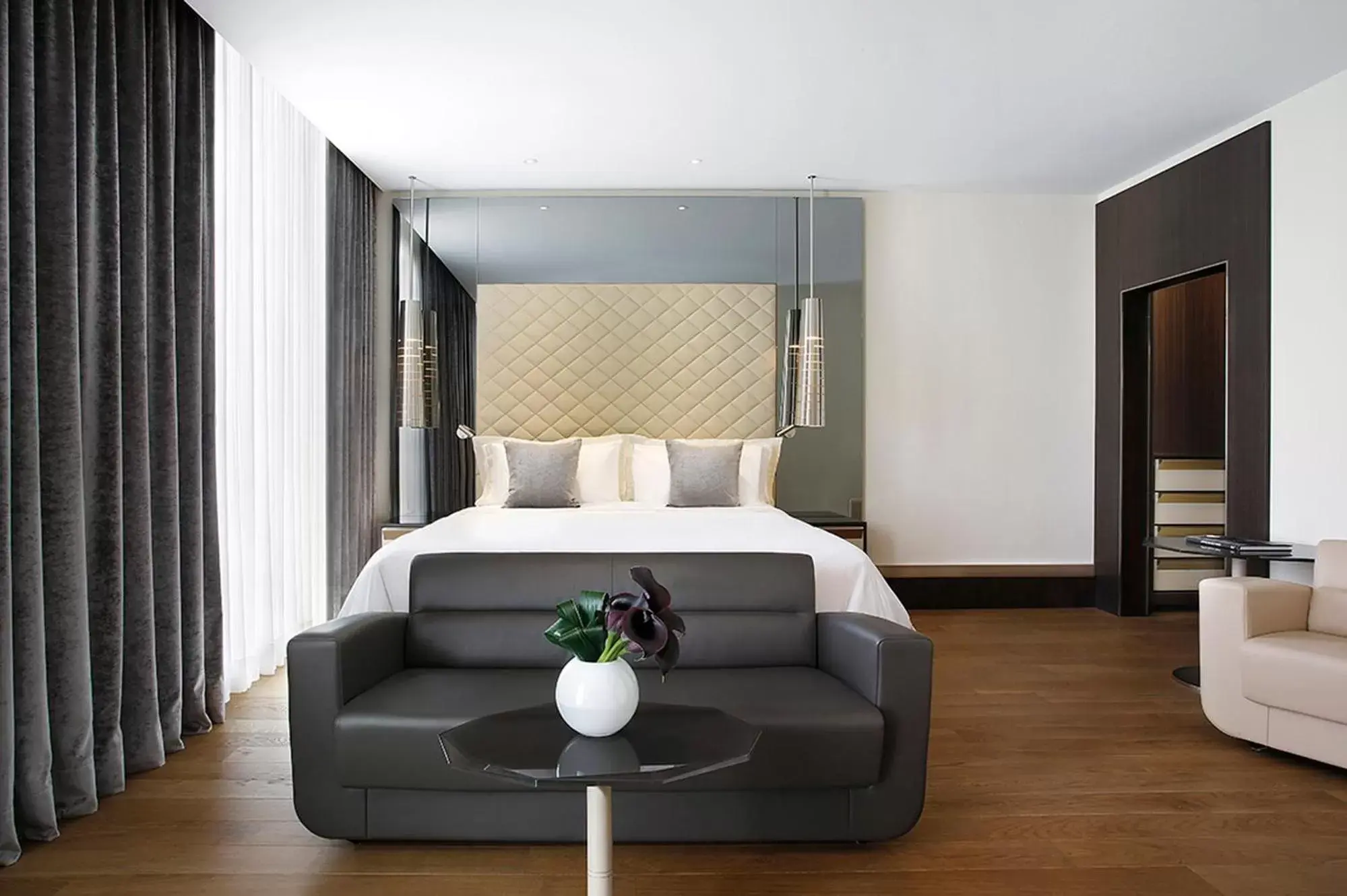 Seating area, Bed in Excelsior Hotel Gallia, a Luxury Collection Hotel, Milan