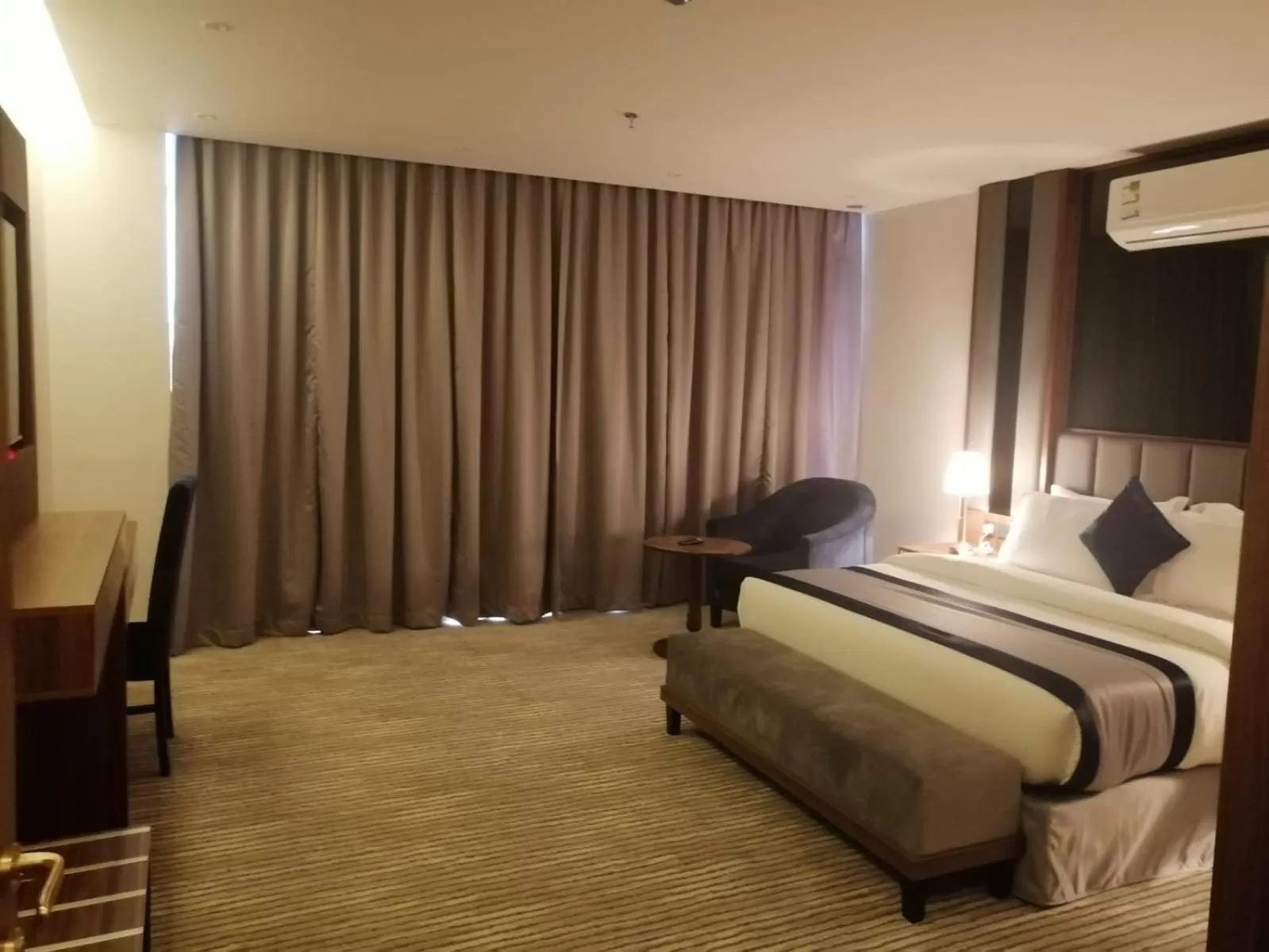 Bedroom, Bed in Tulip View Hotel