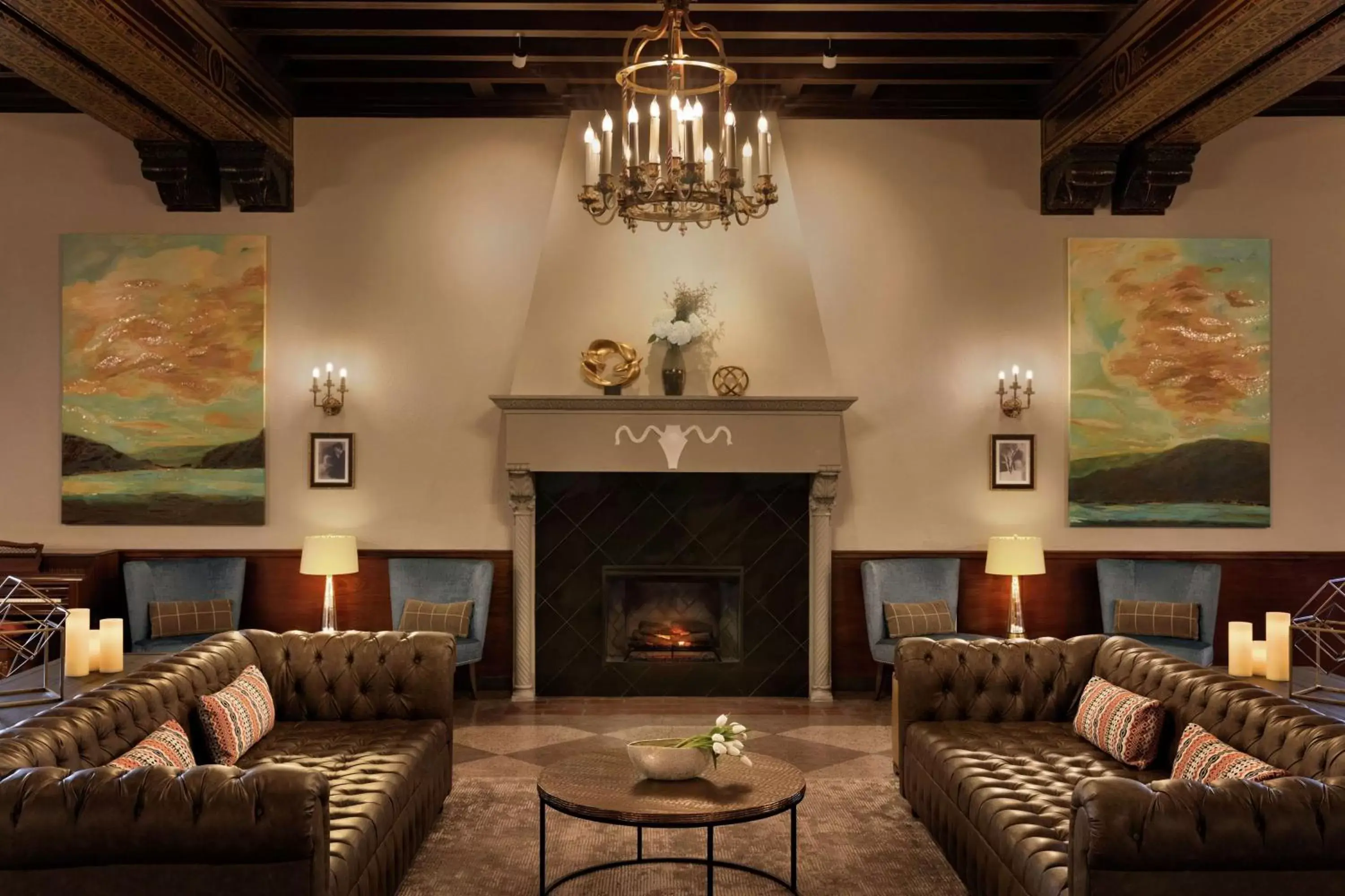 Lounge or bar, Lobby/Reception in Hotel Saranac, Curio Collection By Hilton