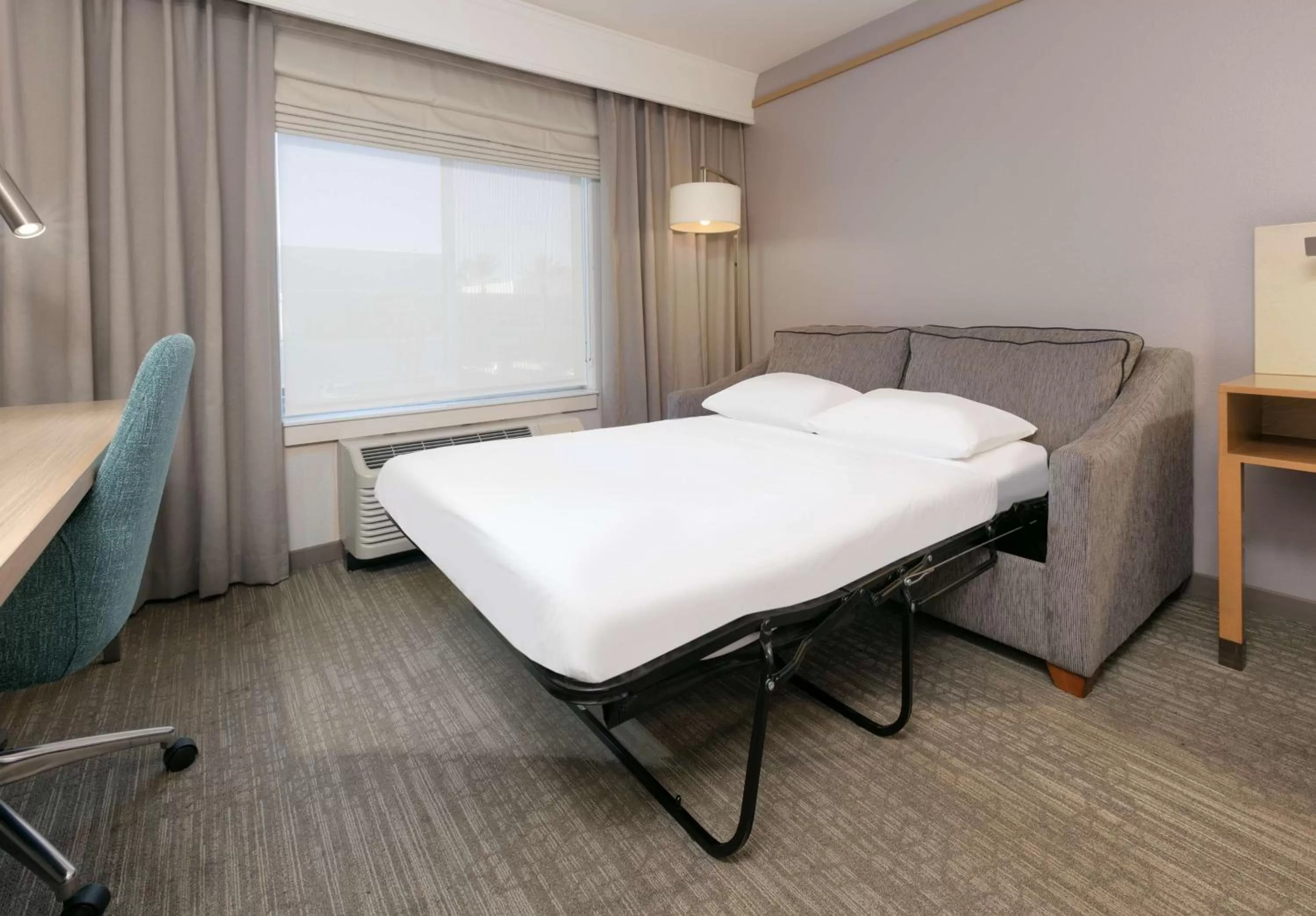 Bed in Hilton Garden Inn Irvine East/Lake Forest