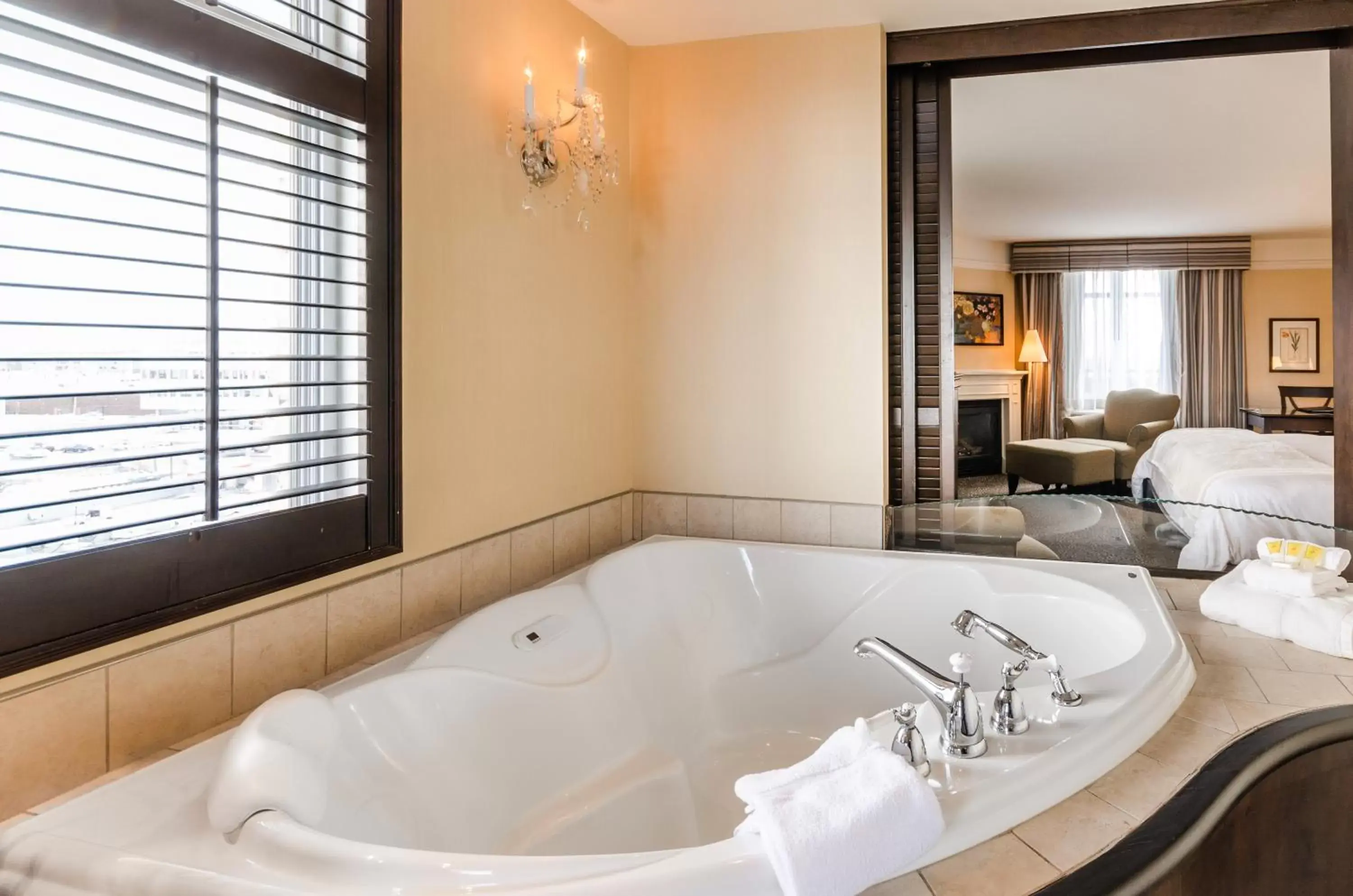 Hot Tub, Bathroom in Le St-Martin Hotel & Suites