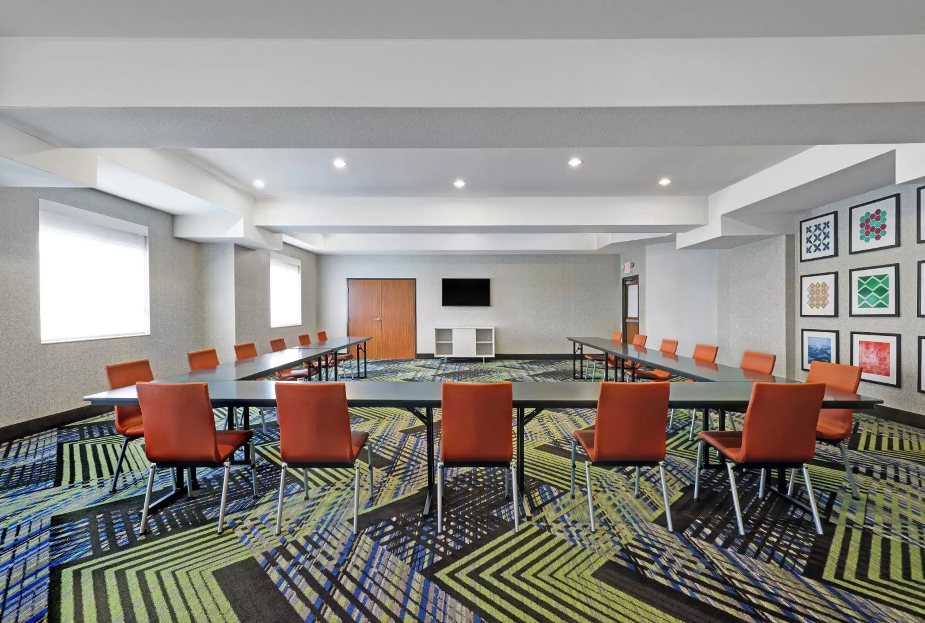 Meeting/conference room in Holiday Inn Express Newport, an IHG Hotel