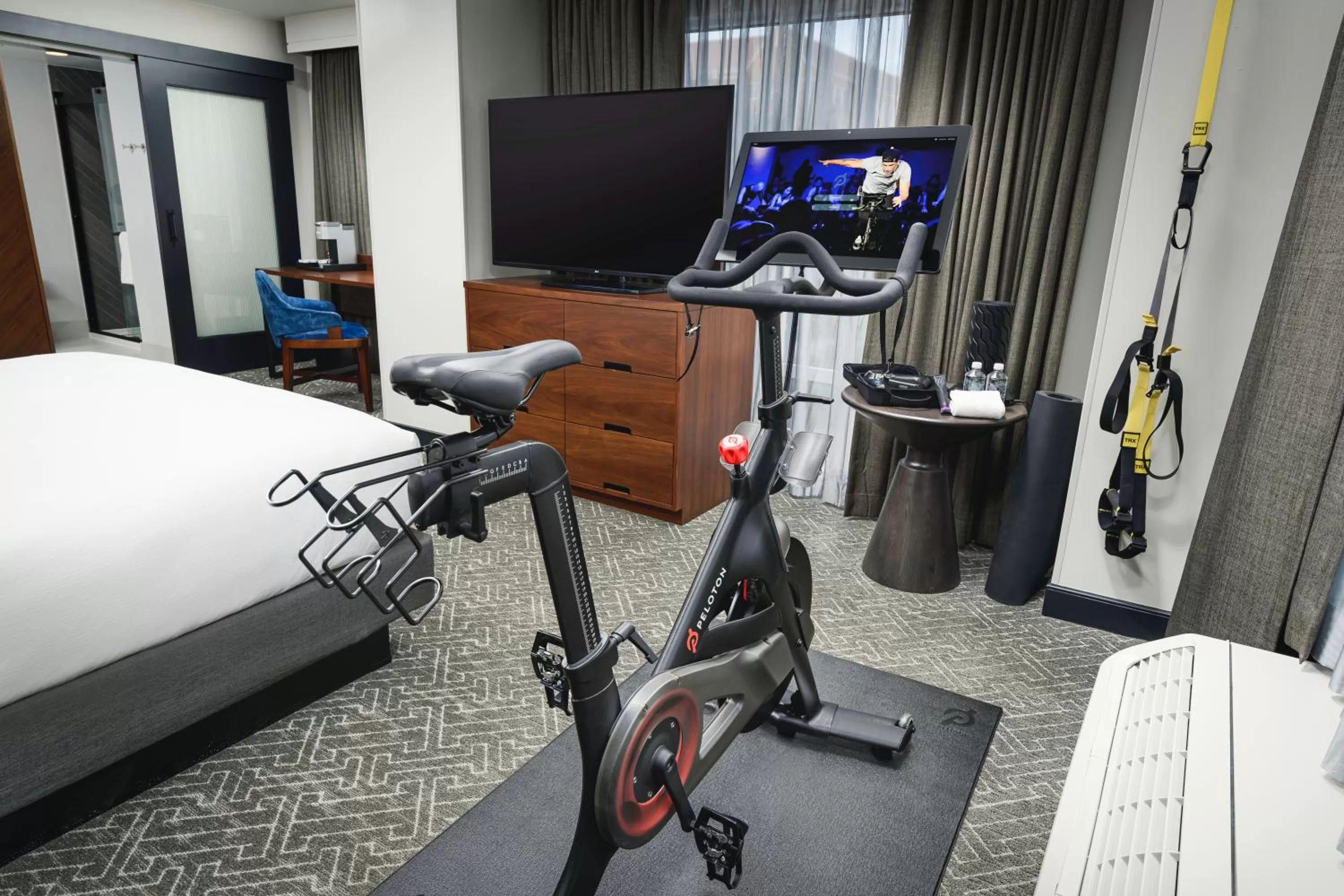 Bedroom in Cumberland House Knoxville, Tapestry Collection by Hilton