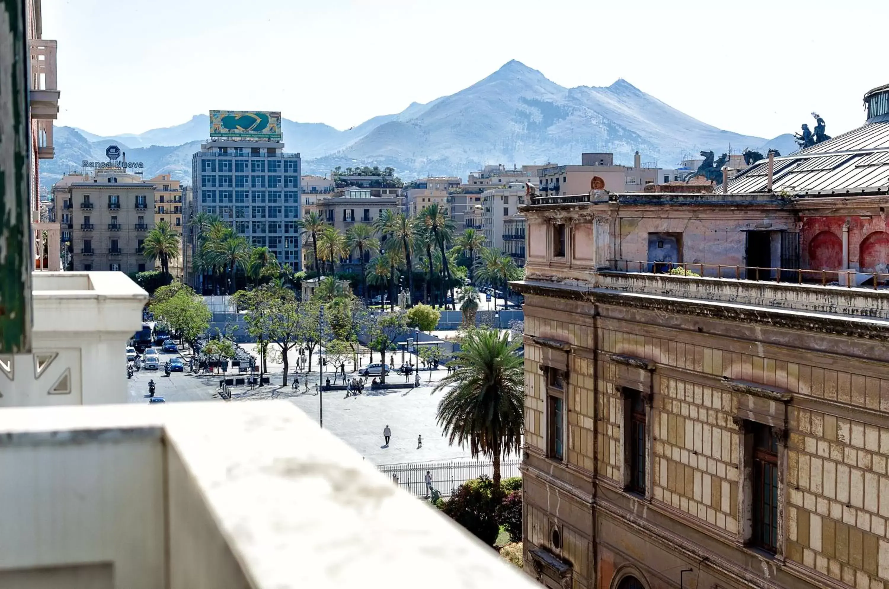 City view, Mountain View in Hotel Garibaldi