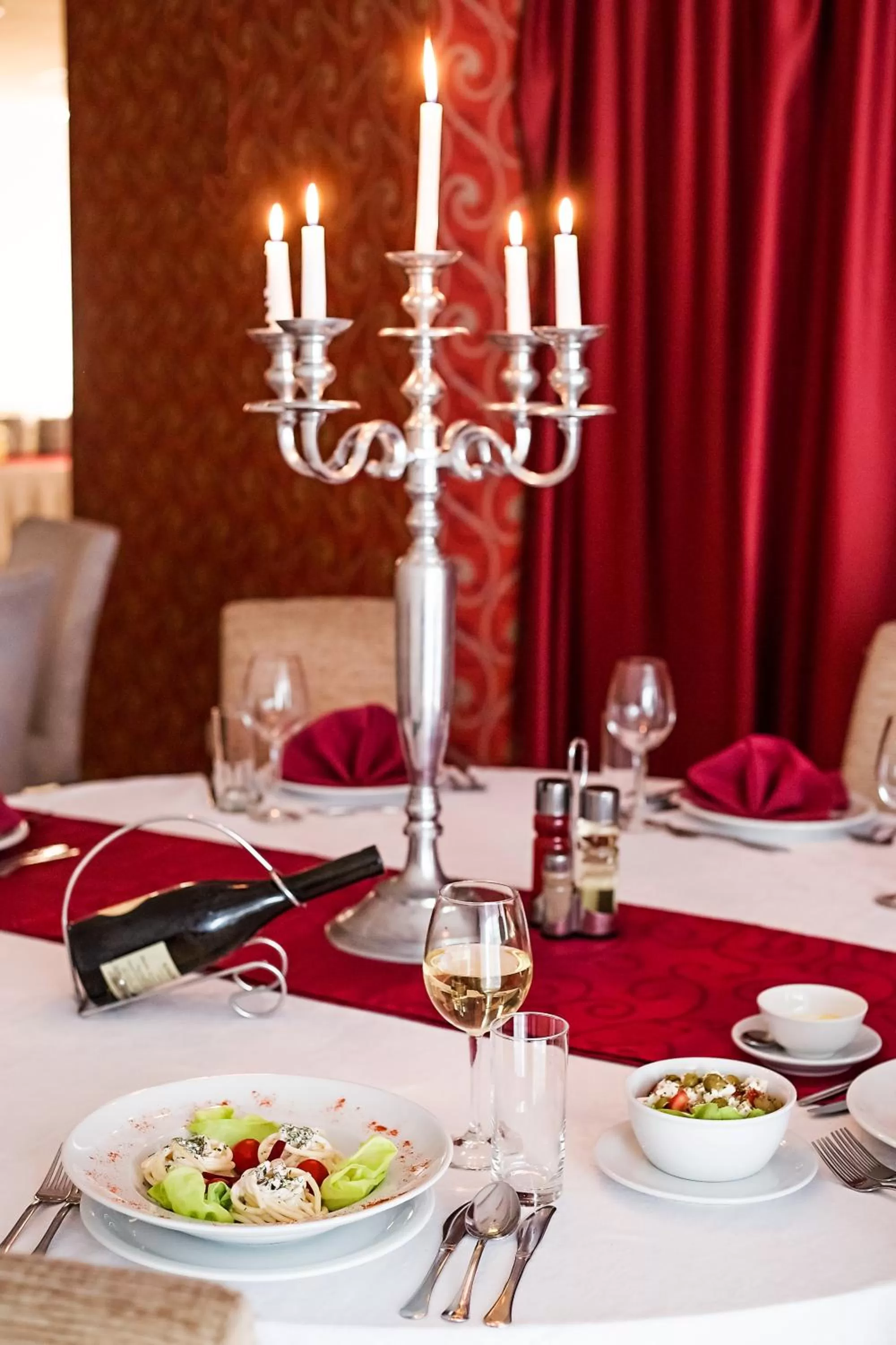 Restaurant/places to eat in Hotel Putnik