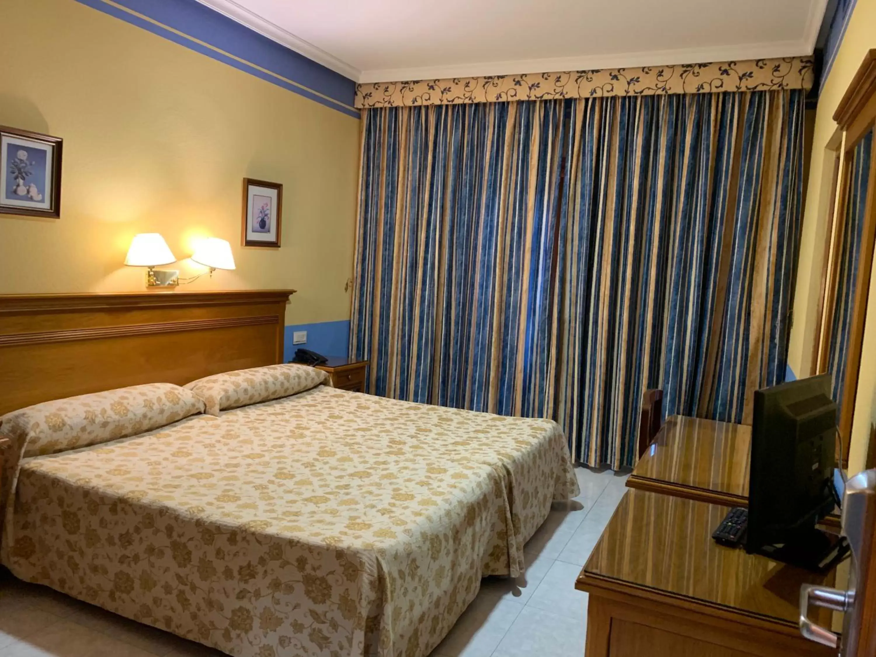 Photo of the whole room, Bed in La Sierra Photo of the whole room, Bed in La Sierra