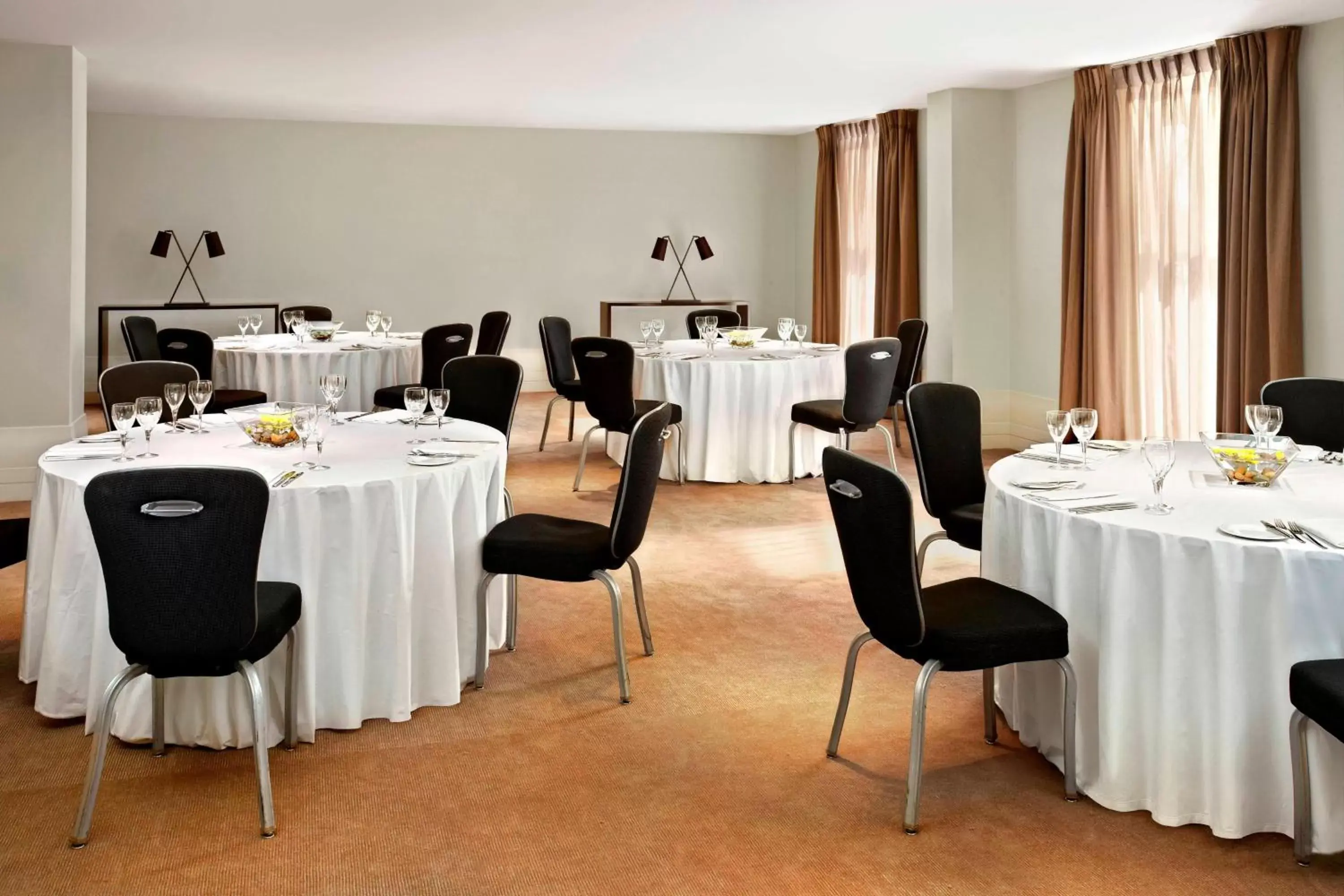 Meeting/conference room, Restaurant/Places to Eat in Sheraton Heathrow Hotel