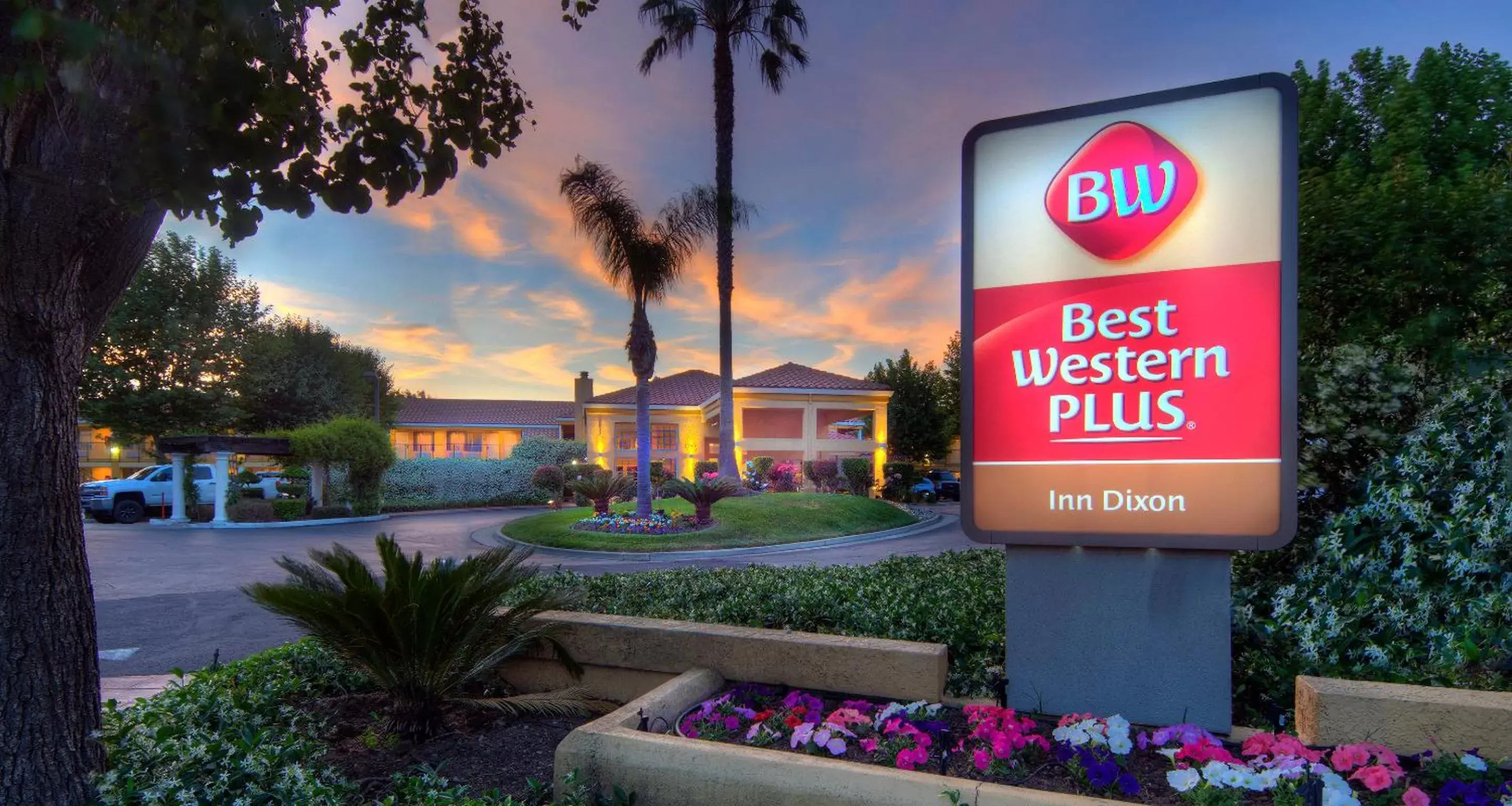 Property Building in Best Western Plus Dixon Davis