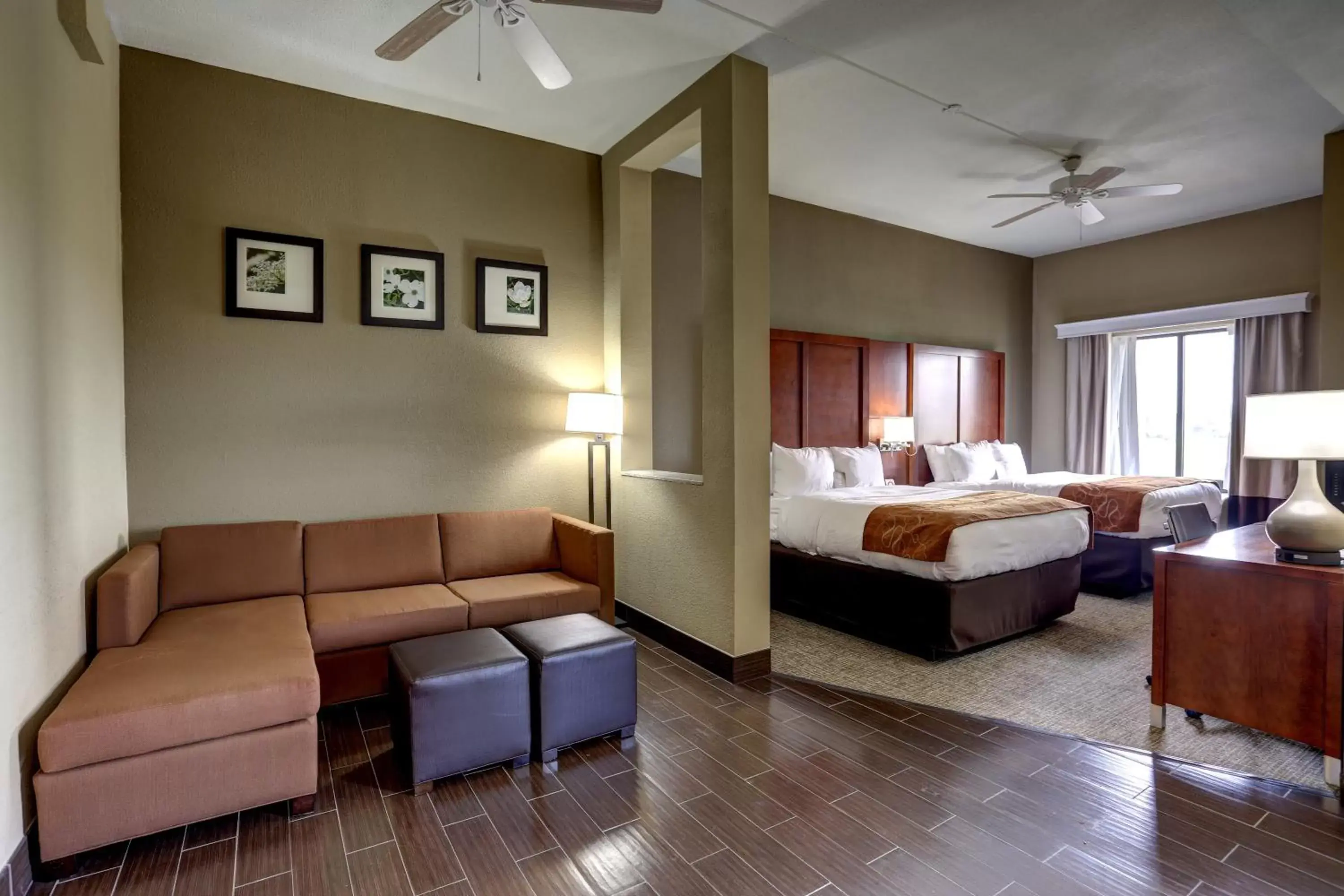 Queen Suite with Two Queen Beds in Comfort Suites Batesville